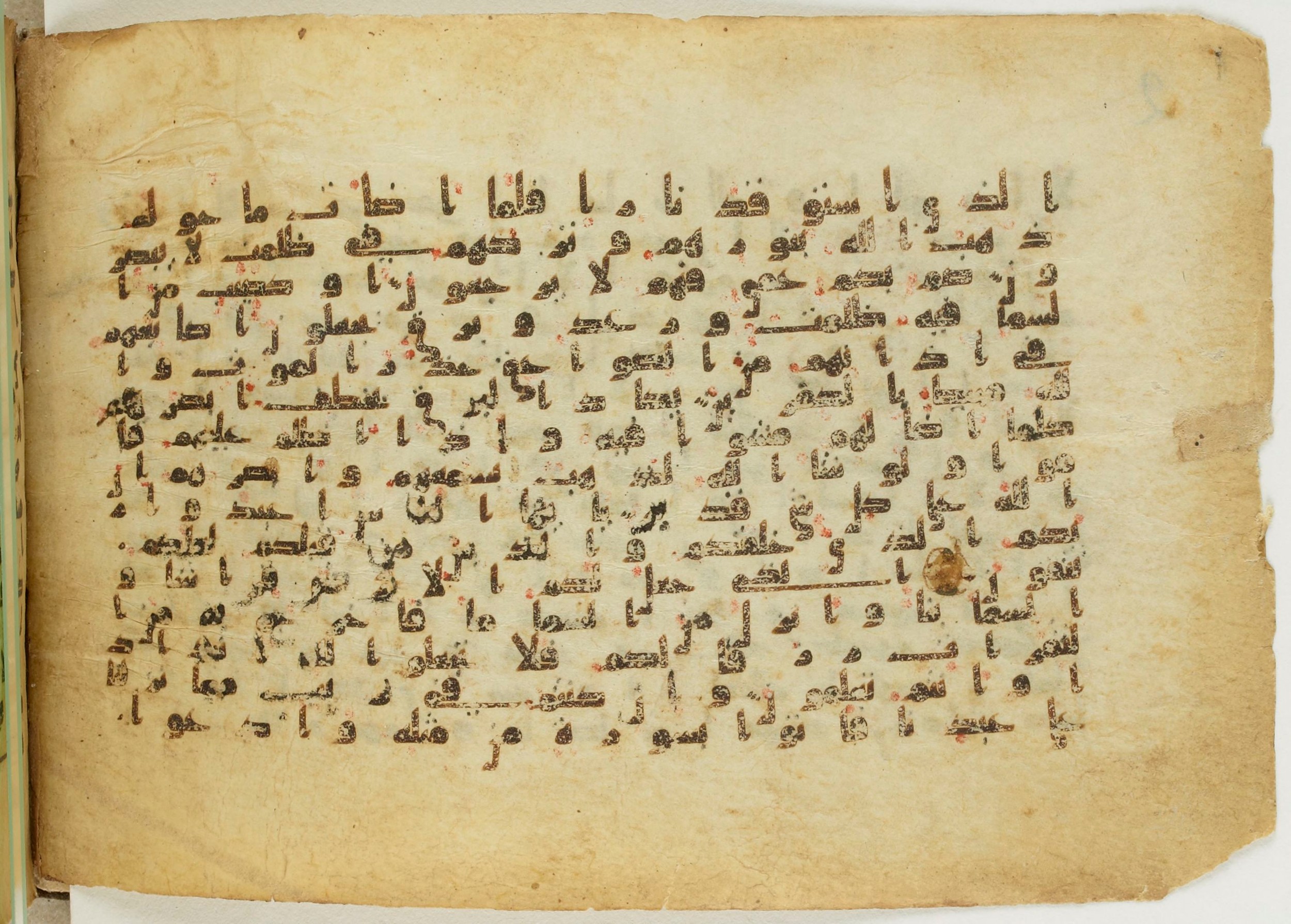 Paris, Bibliothèque nationale de France, Arabe 5122, in Kufic B.II script, showing Surah 2:22 from 8th Century AD found in Unknown, currently housed at Bibliothèque nationale de France, Paris