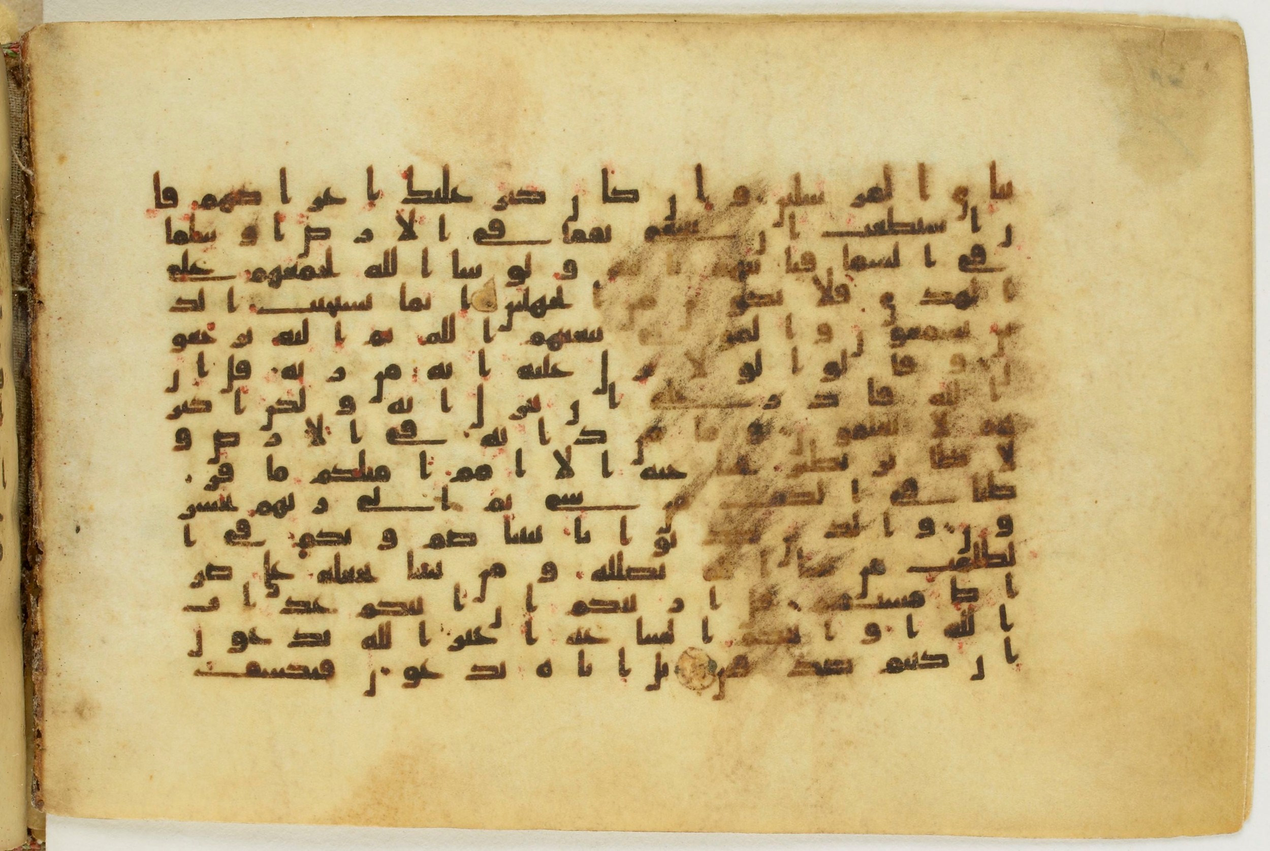 Paris, Bibliothèque nationale de France, Arabe 5122, in Kufic B.II script, showing Surah 6:39 from 8th Century AD found in Unknown, currently housed at Bibliothèque nationale de France, Paris