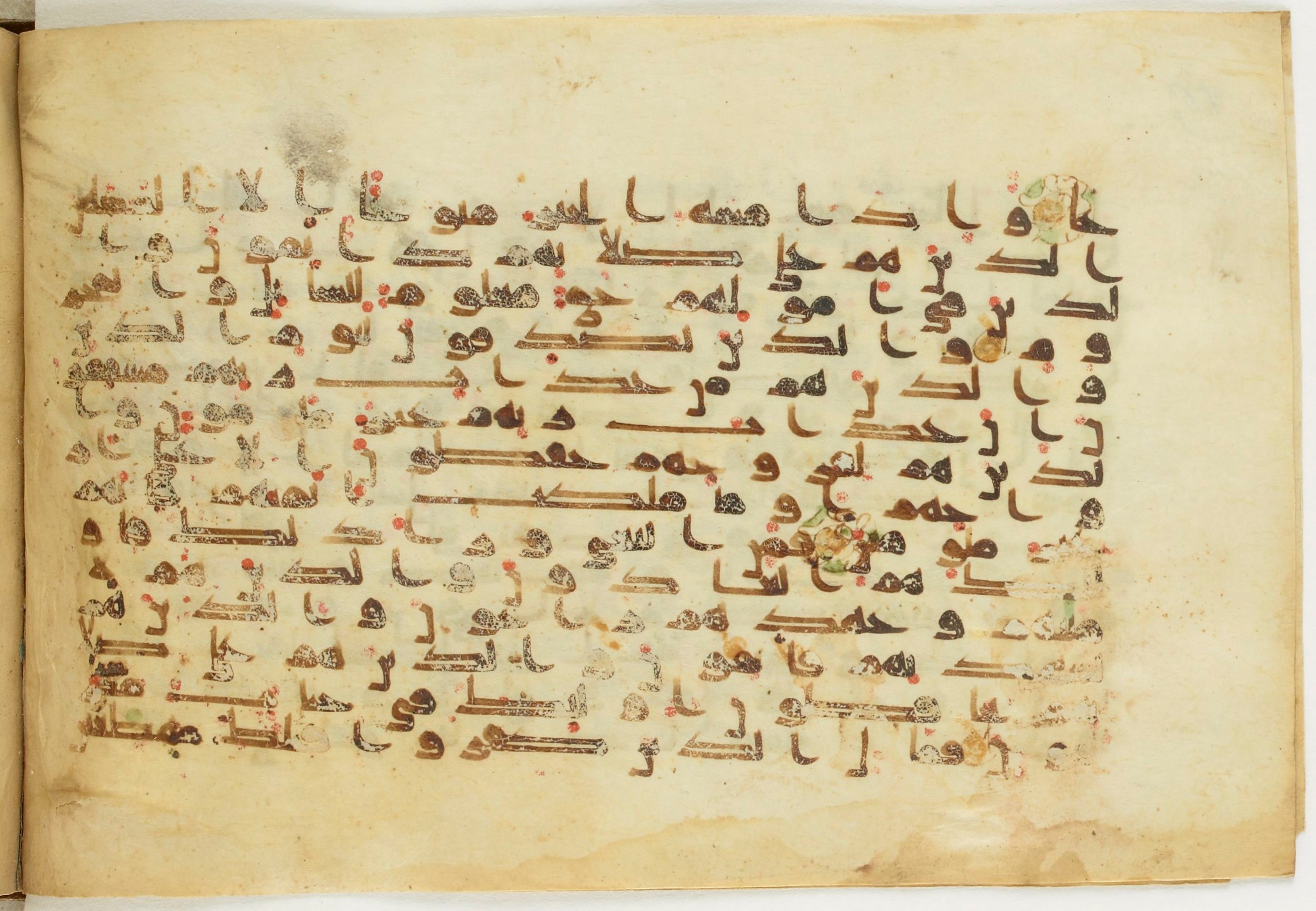 BnF Arabe 5123, in Kufic D.I / D.III script, showing Surah 70:21 from 9th to 10th Century AD found in Unknown, currently housed at Bibliothèque nationale de France, Paris