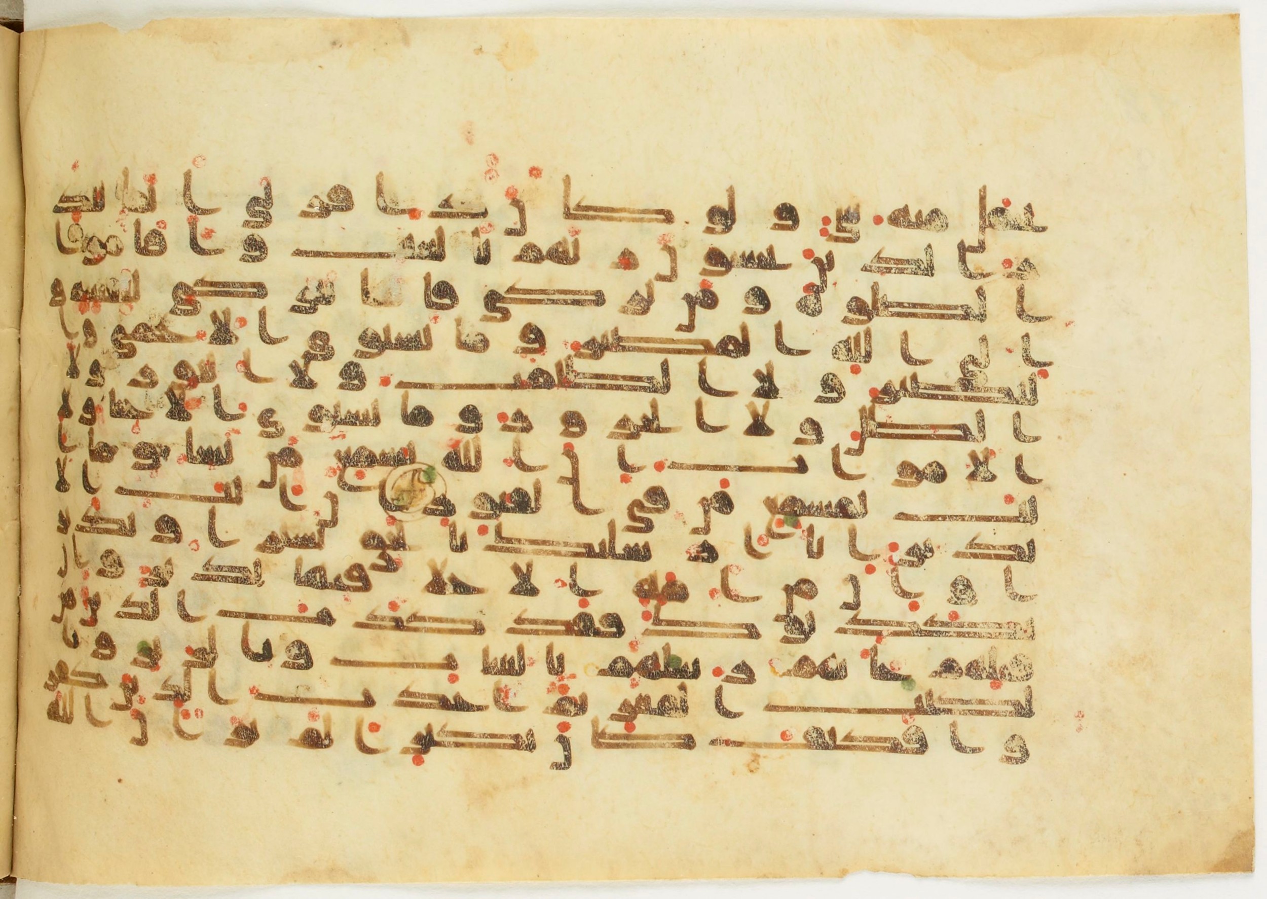 BnF Arabe 5123, in Kufic D.I / D.III script, showing Surah 35:21 from 9th to 10th Century AD found in Unknown, currently housed at Bibliothèque nationale de France, Paris