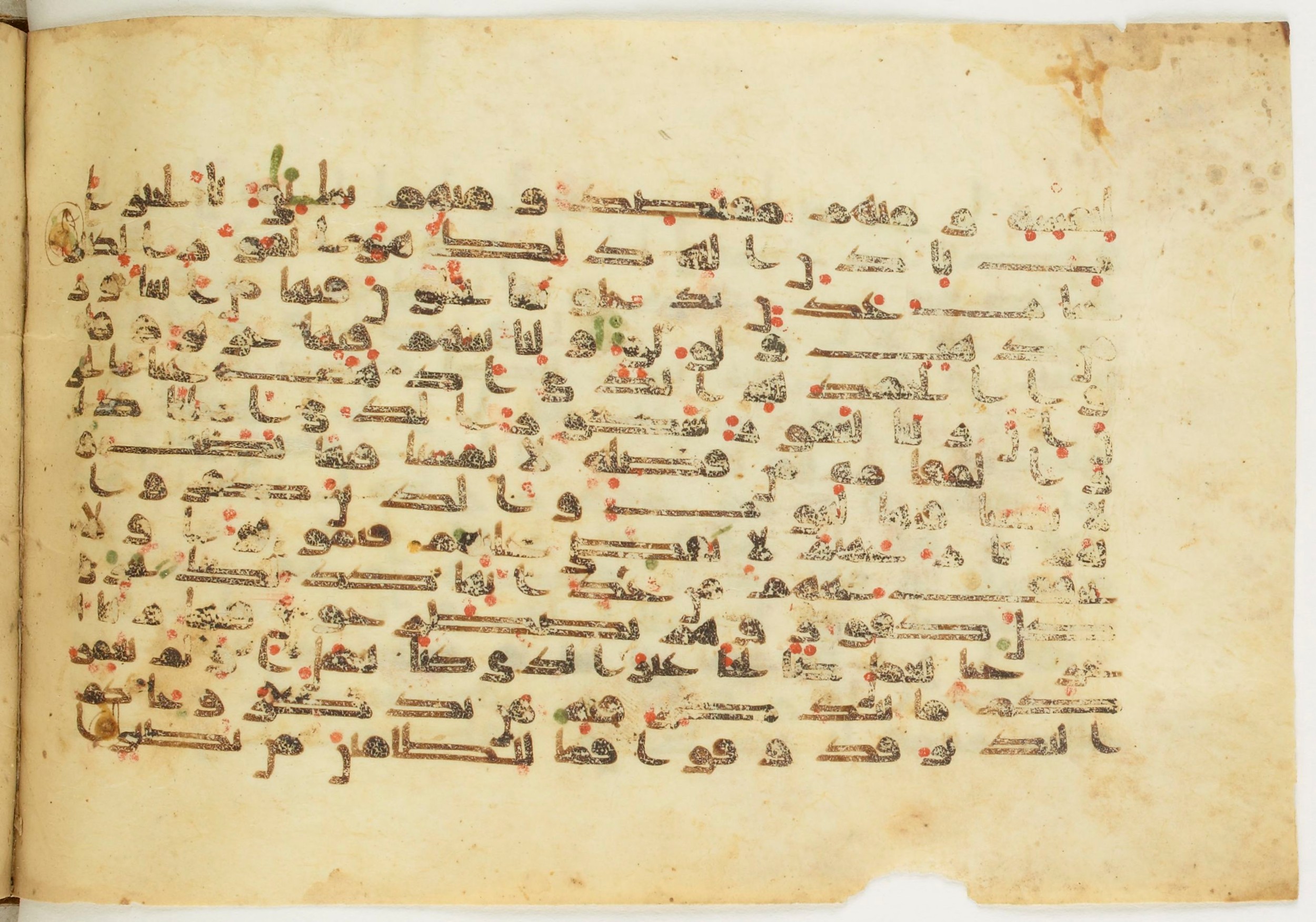 BnF Arabe 5123 (Scan 2), in Kufic D.I / D.III script, showing Surah 35:32 from 9th to 10th Century AD found in Unknown, currently housed at Bibliothèque nationale de France, Paris