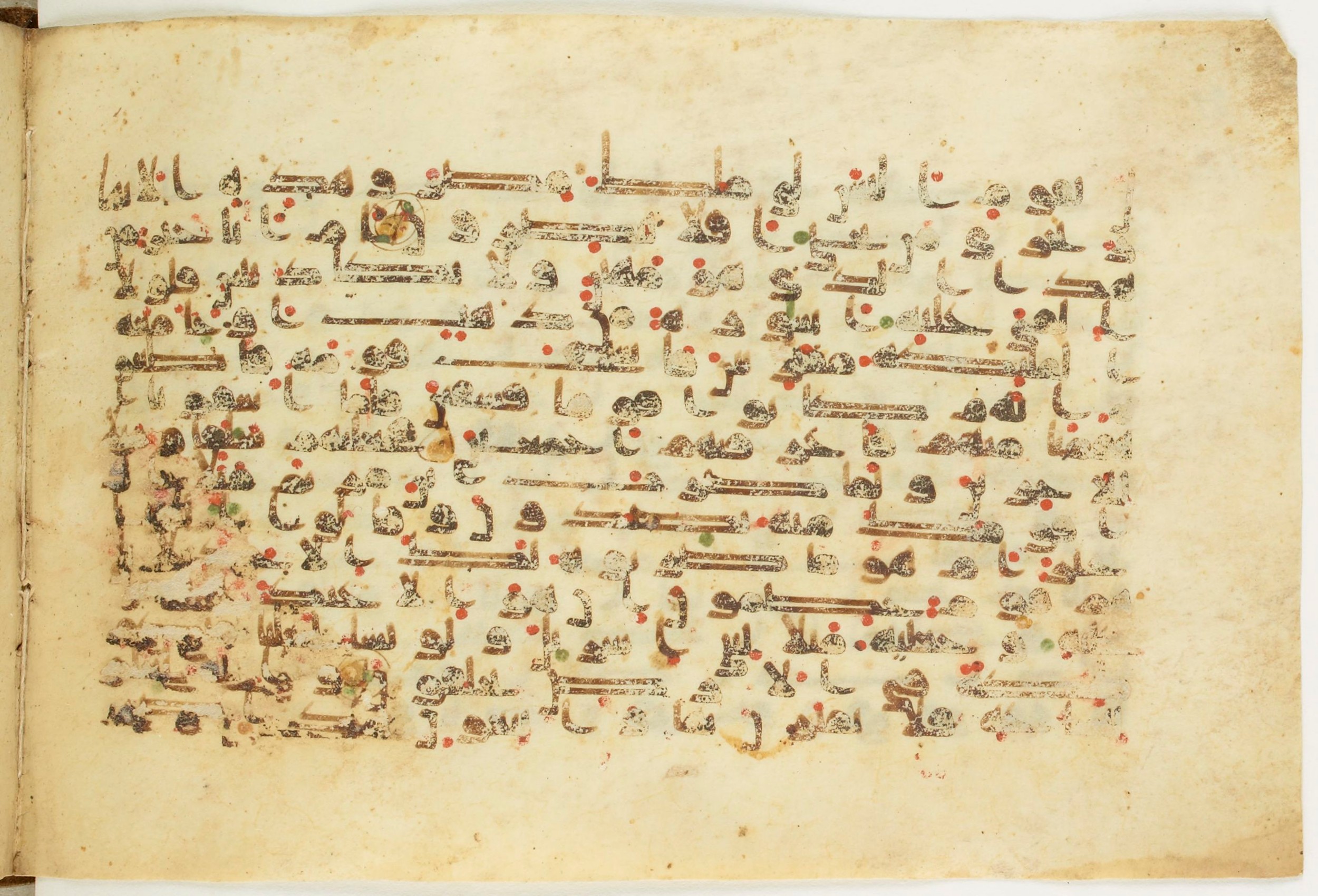 BnF Arabe 5123, in Kufic D.I / D.III script, showing Surah 43:52 from 9th to 10th Century AD found in Unknown, currently housed at Bibliothèque nationale de France, Paris