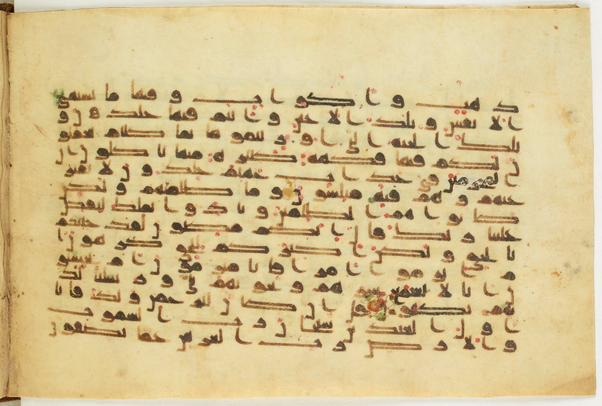 BnF Arabe 5123 (Scan 2), in Kufic D.I / D.III script, showing Surah 43:71 from 9th to 10th Century AD found in Unknown, currently housed at Bibliothèque nationale de France, Paris