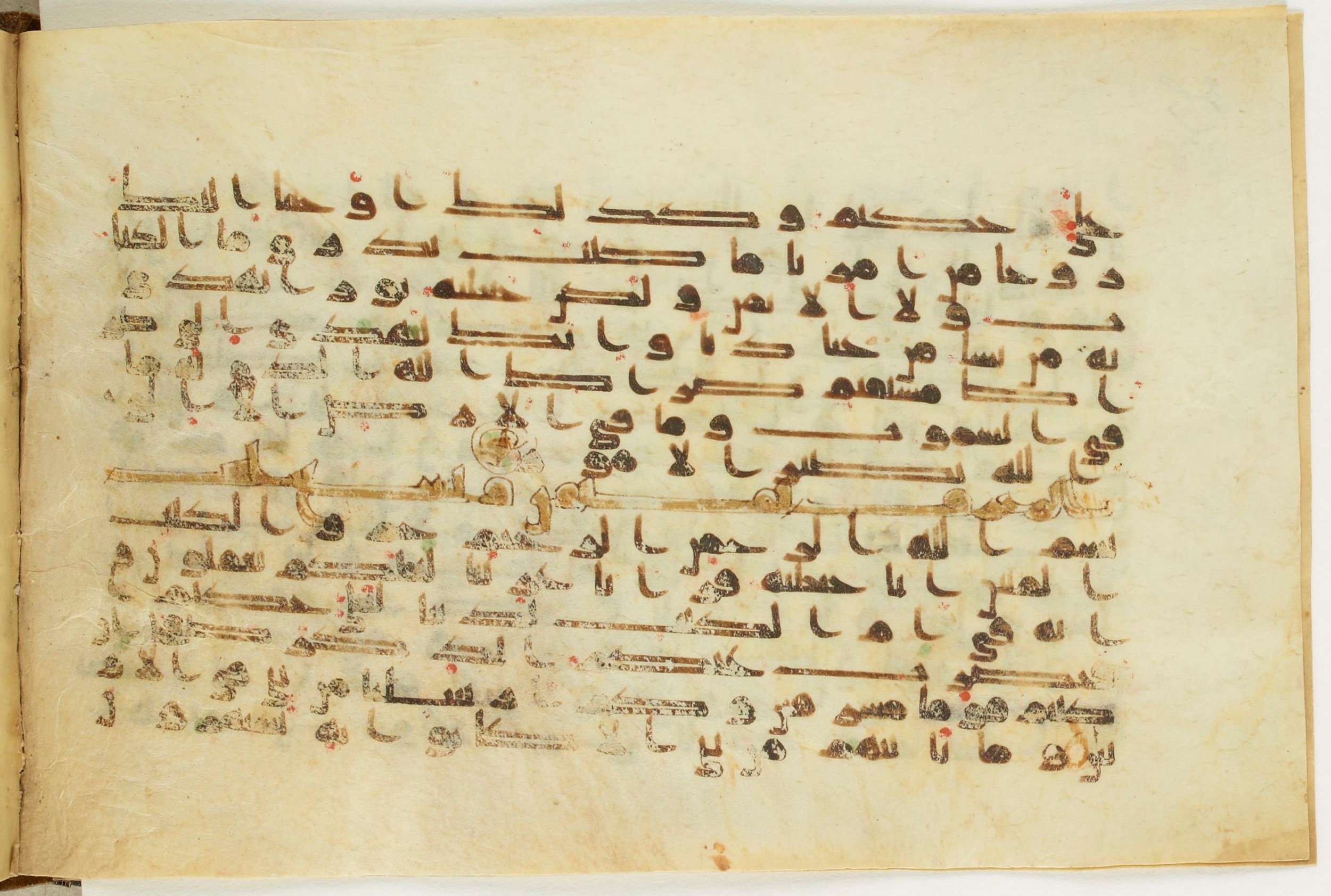 BnF Arabe 5123, in Kufic D.I / D.III script, showing Surah 43:2 from 9th to 10th Century AD found in Unknown, currently housed at Bibliothèque nationale de France, Paris