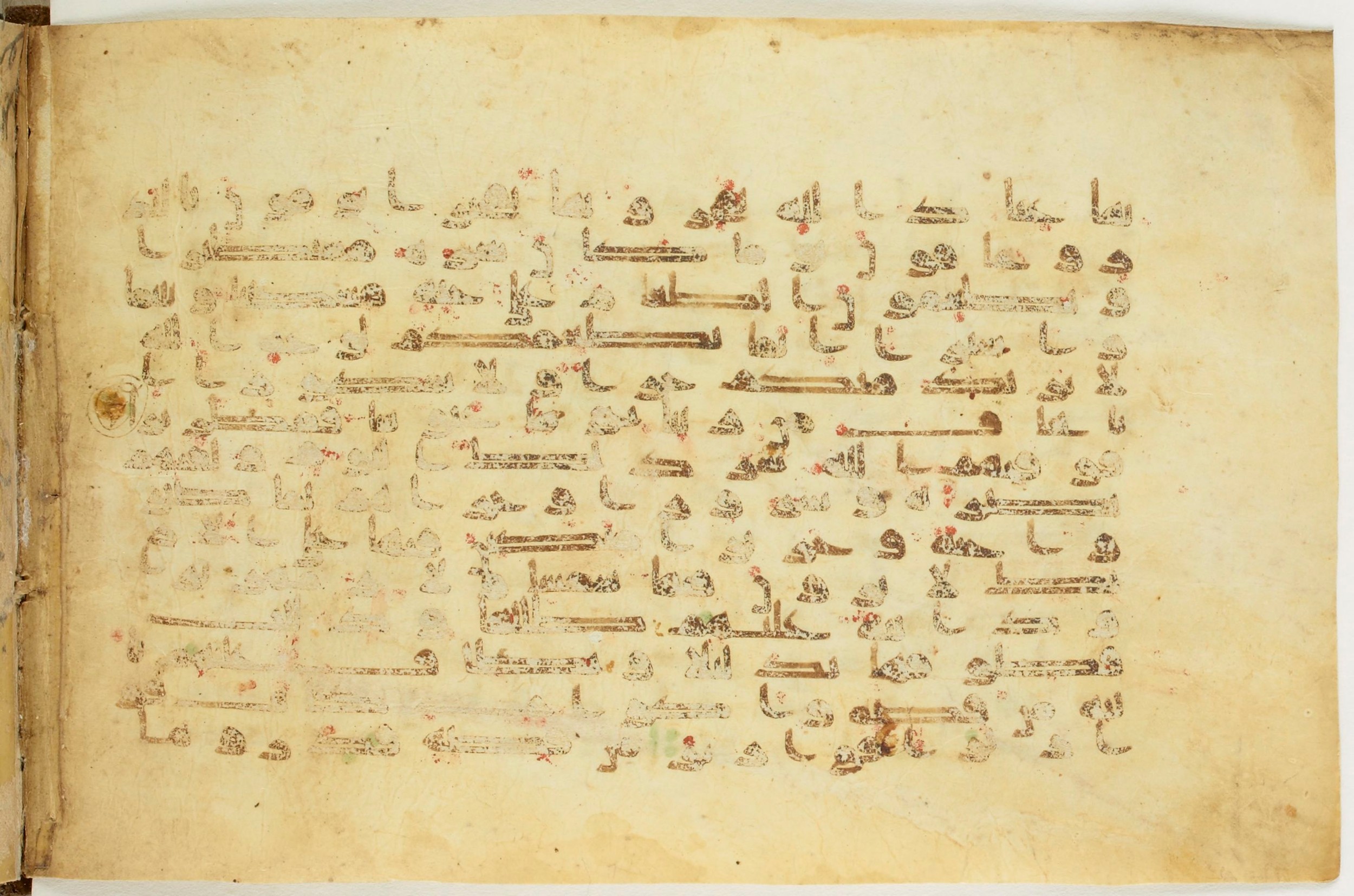 BnF Arabe 5123, in Kufic D.I / D.III script, showing Surah 76:13 from 9th to 10th Century AD found in Unknown, currently housed at Bibliothèque nationale de France, Paris