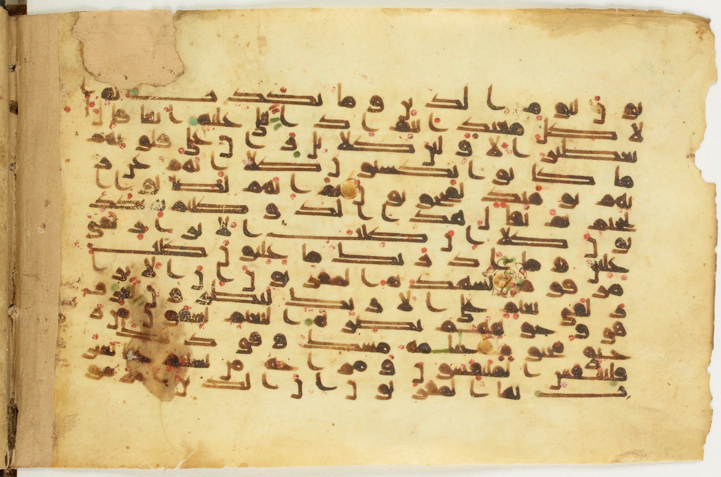 BnF Arabe 5123, in Kufic D.I / D.III script, showing Surah 83:21 from 9th to 10th Century AD found in Unknown, currently housed at Bibliothèque nationale de France, Paris