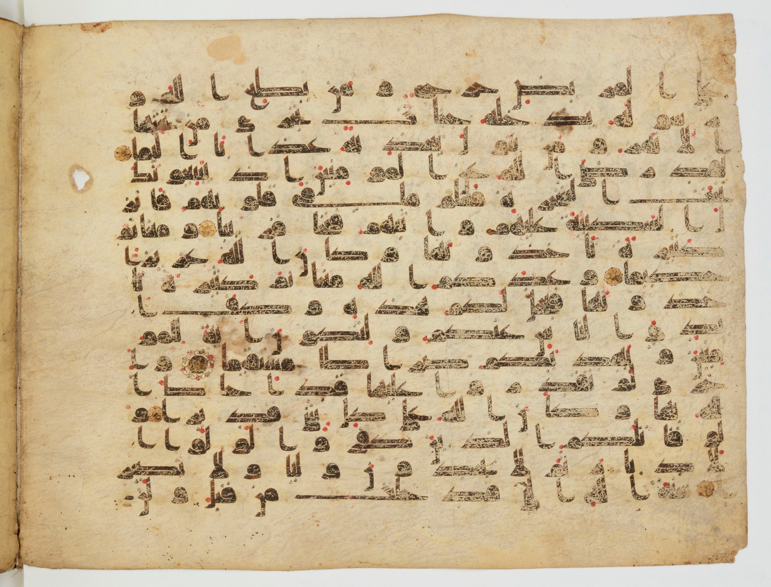 BnF Arabe 5124, in Kufic D.IV script, showing Surah 48:21 from Mid 8th to Late 9th Century AD found in Unknown, currently housed at Bibliothèque nationale de France, Paris