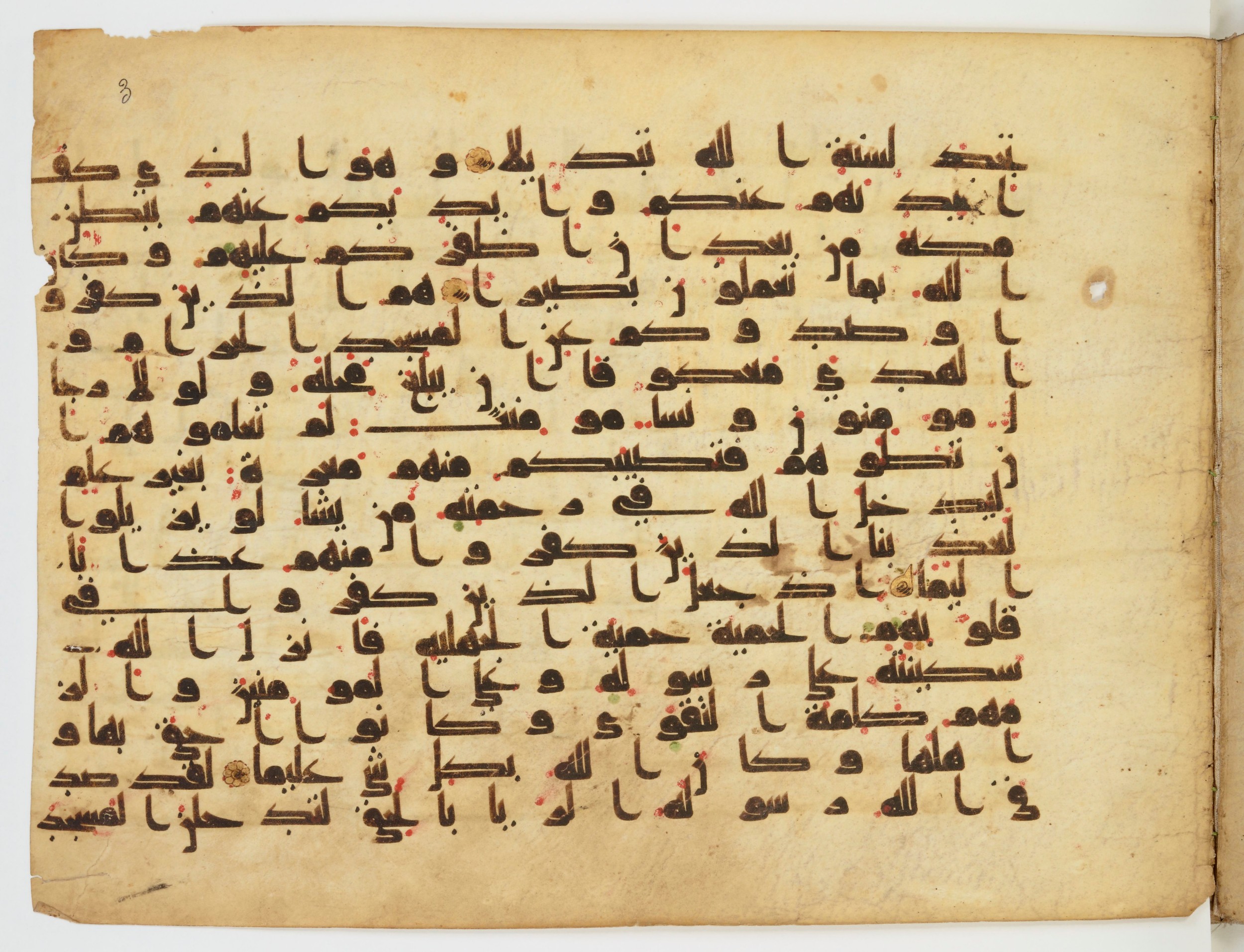 BnF Arabe 5124, in Kufic D.IV script, showing Surah 48:24 from Mid 8th to Late 9th Century AD found in Unknown, currently housed at Bibliothèque nationale de France, Paris