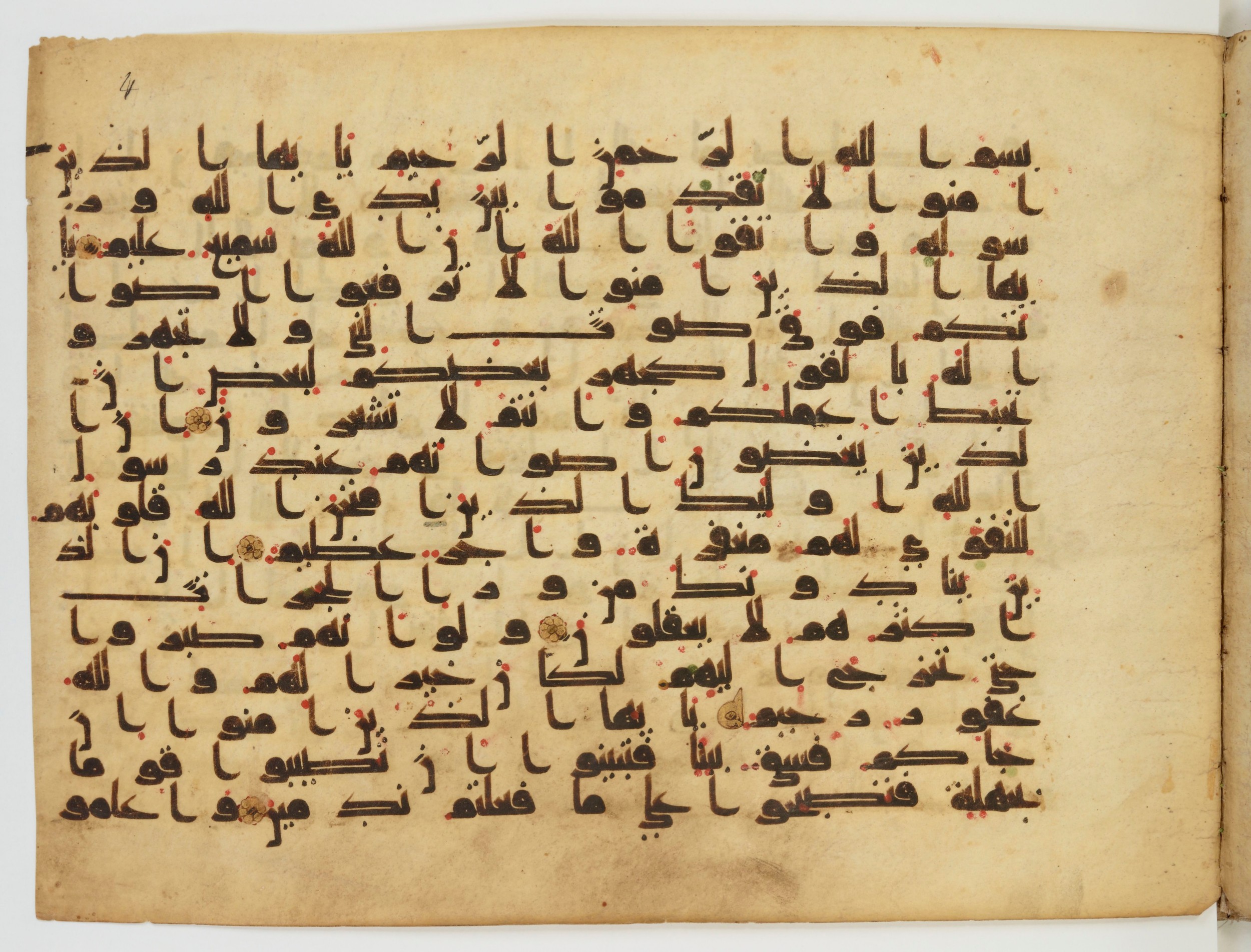 BnF Arabe 5124, in Kufic D.IV script, showing Surah 49:2 from Mid 8th to Late 9th Century AD found in Unknown, currently housed at Bibliothèque nationale de France, Paris