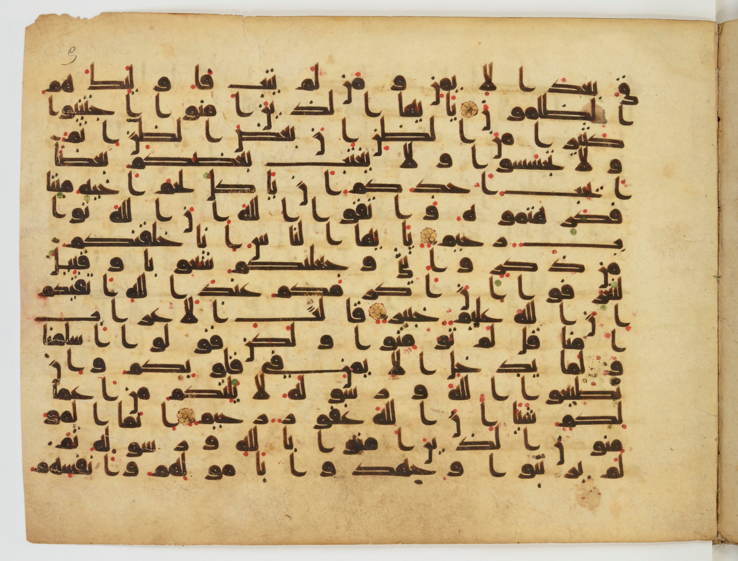 BnF Arabe 5124, in Kufic D.IV script, showing Surah 49:12 from Mid 8th to Late 9th Century AD found in Unknown, currently housed at Bibliothèque nationale de France, Paris