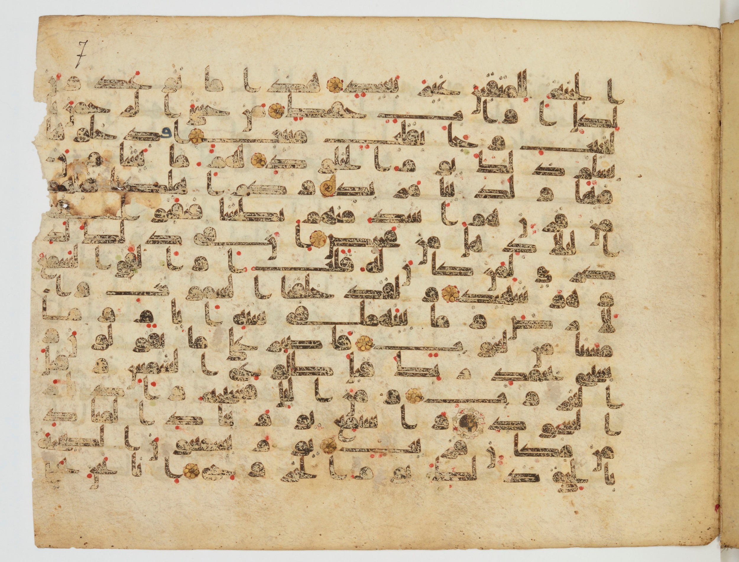 BnF Arabe 5124, in Kufic D.IV script, showing Surah 50:39 from Mid 8th to Late 9th Century AD found in Unknown, currently housed at Bibliothèque nationale de France, Paris