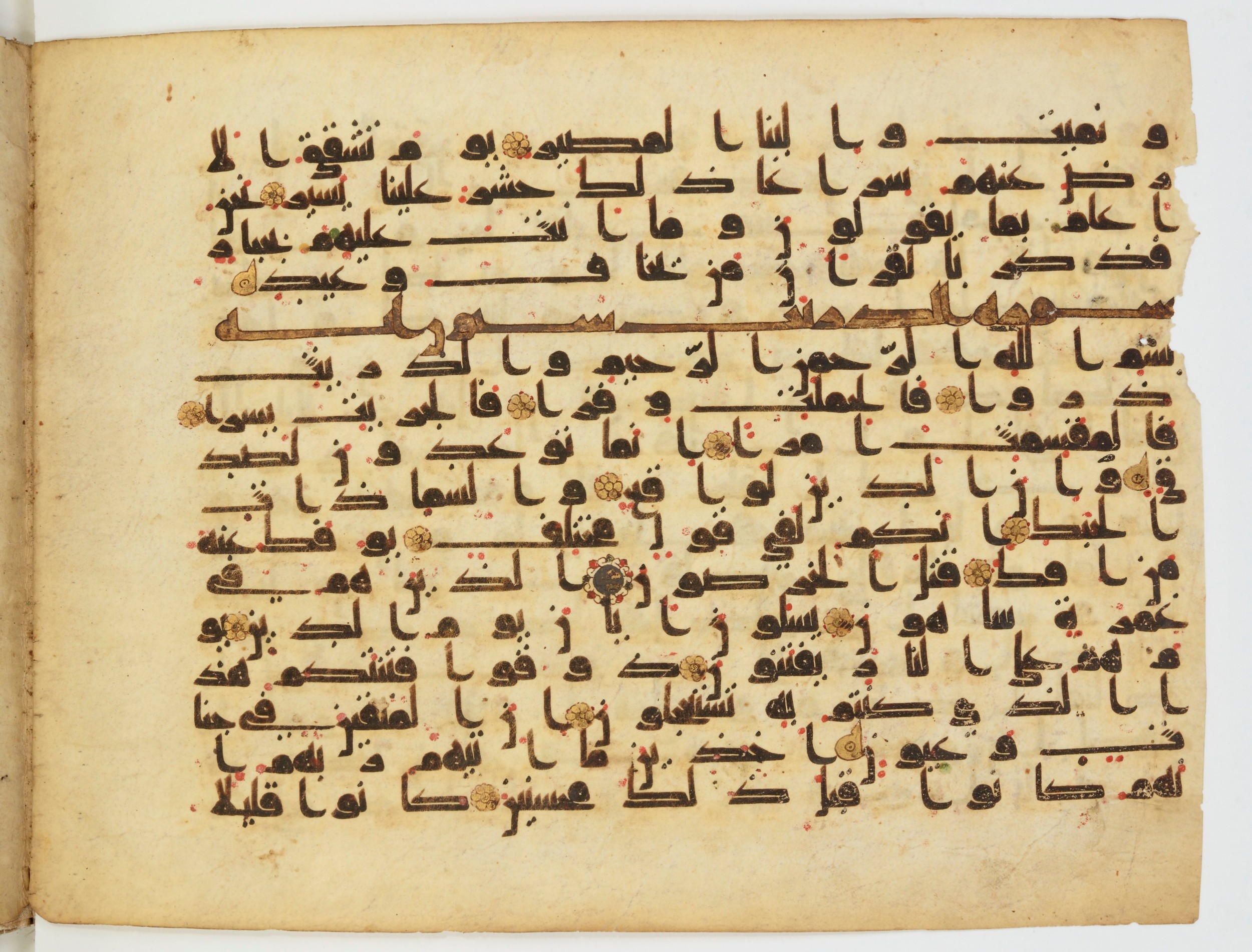 BnF Arabe 5124, in Kufic D.IV script, showing Surah 51:13 from Mid 8th to Late 9th Century AD found in Unknown, currently housed at Bibliothèque nationale de France, Paris