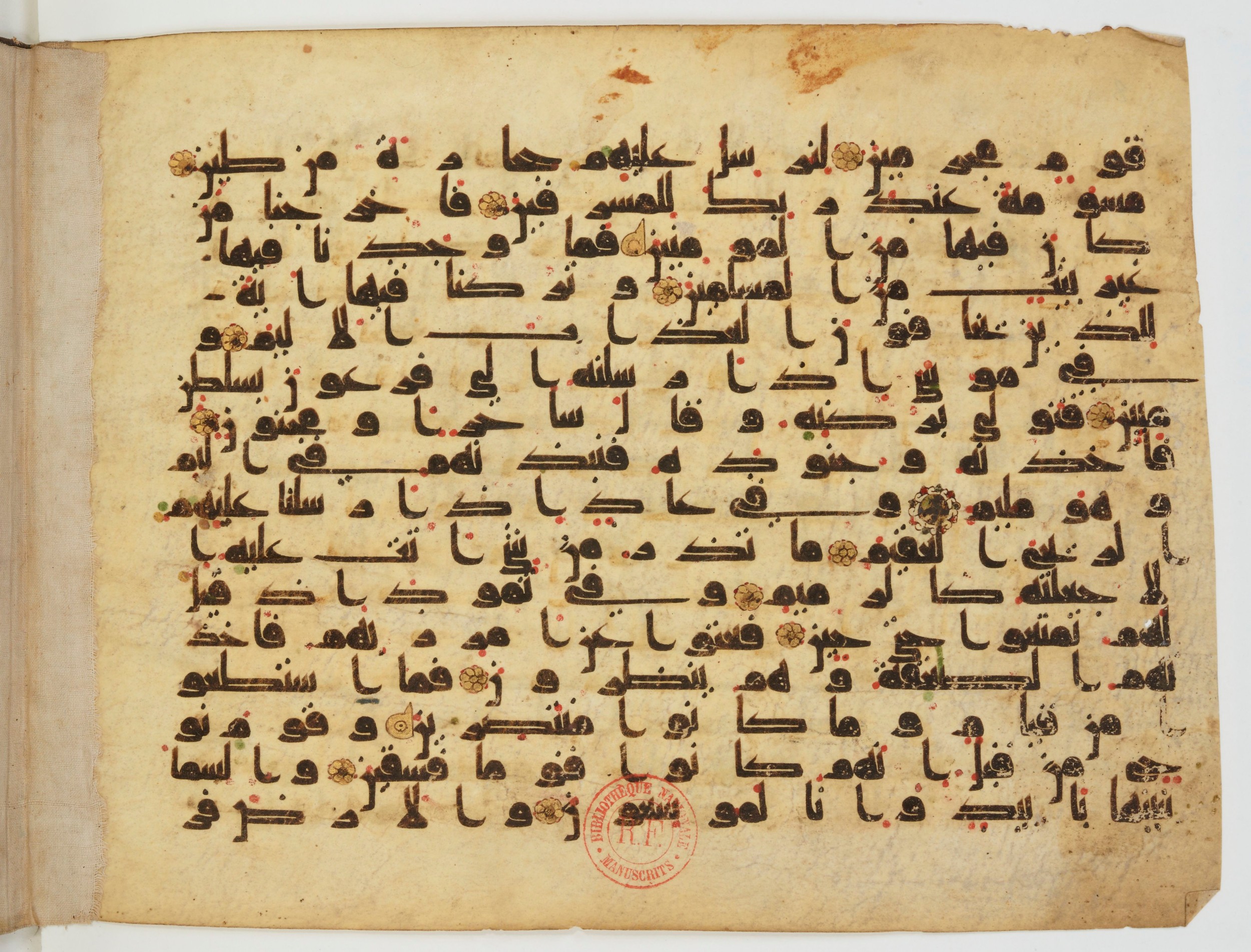 BnF Arabe 5124 (Scan 2), in Kufic D.IV script, showing Surah 51:32 from Mid 8th to Late 9th Century AD found in Unknown, currently housed at Bibliothèque nationale de France, Paris