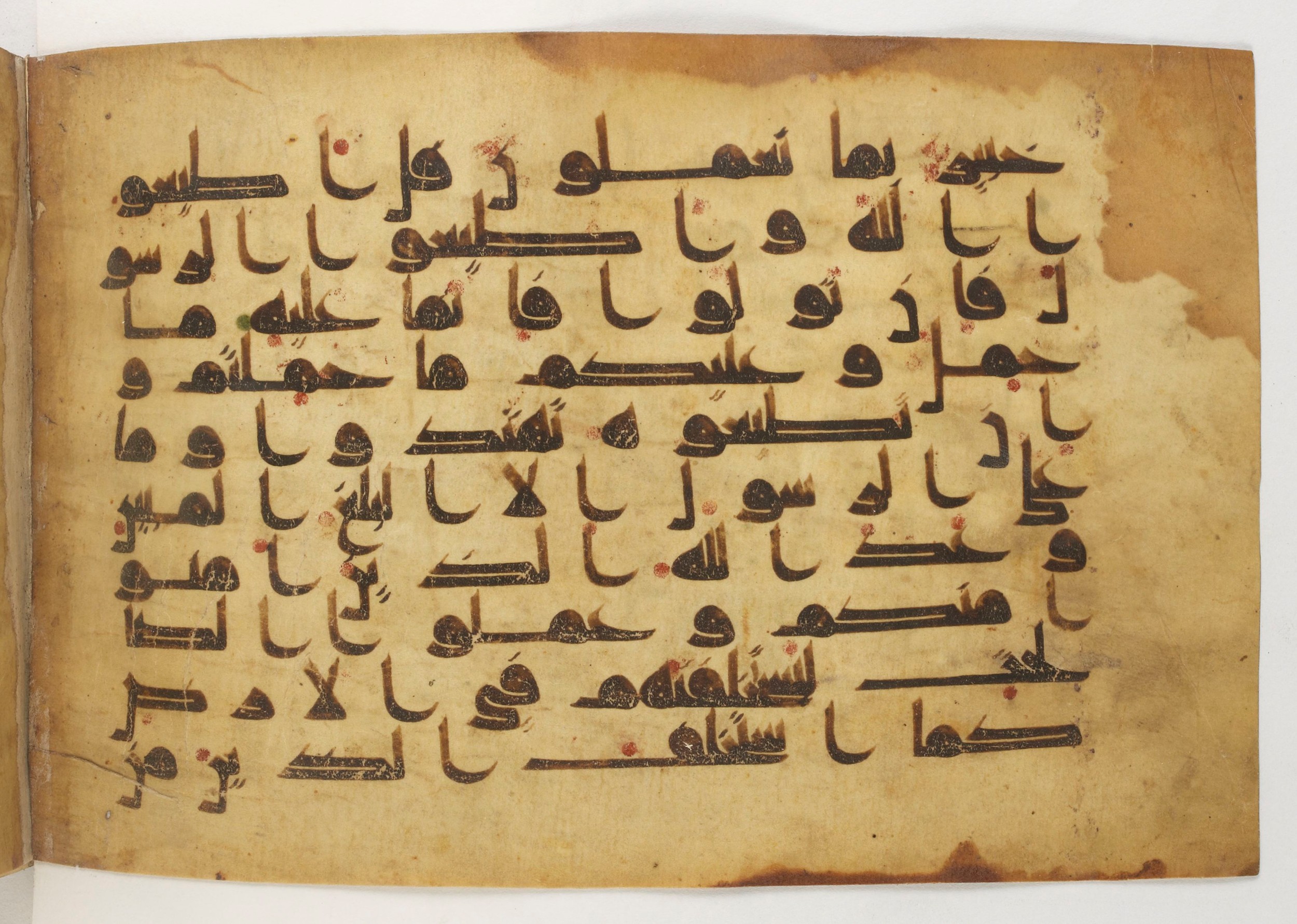 Paris, Bibliothèque nationale de France, Arabe 5179 (a), in Early Kufic (D.I) script, showing Surah 24:55 from Mid-8th to Mid-9th Century AD found in Fustat (Old Cairo), Egypt, currently housed at Bibliothèque nationale de France, Paris