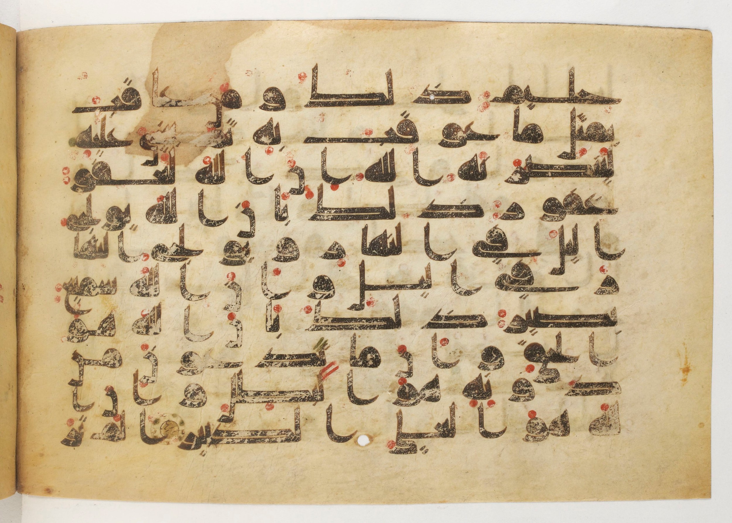 Paris, Bibliothèque nationale de France, Arabe 5179 (a) (Scan 2), in Early Kufic (D.I) script, showing Surah 22:59 from Mid-8th to Mid-9th Century AD found in Fustat (Old Cairo), Egypt, currently housed at Bibliothèque nationale de France, Paris