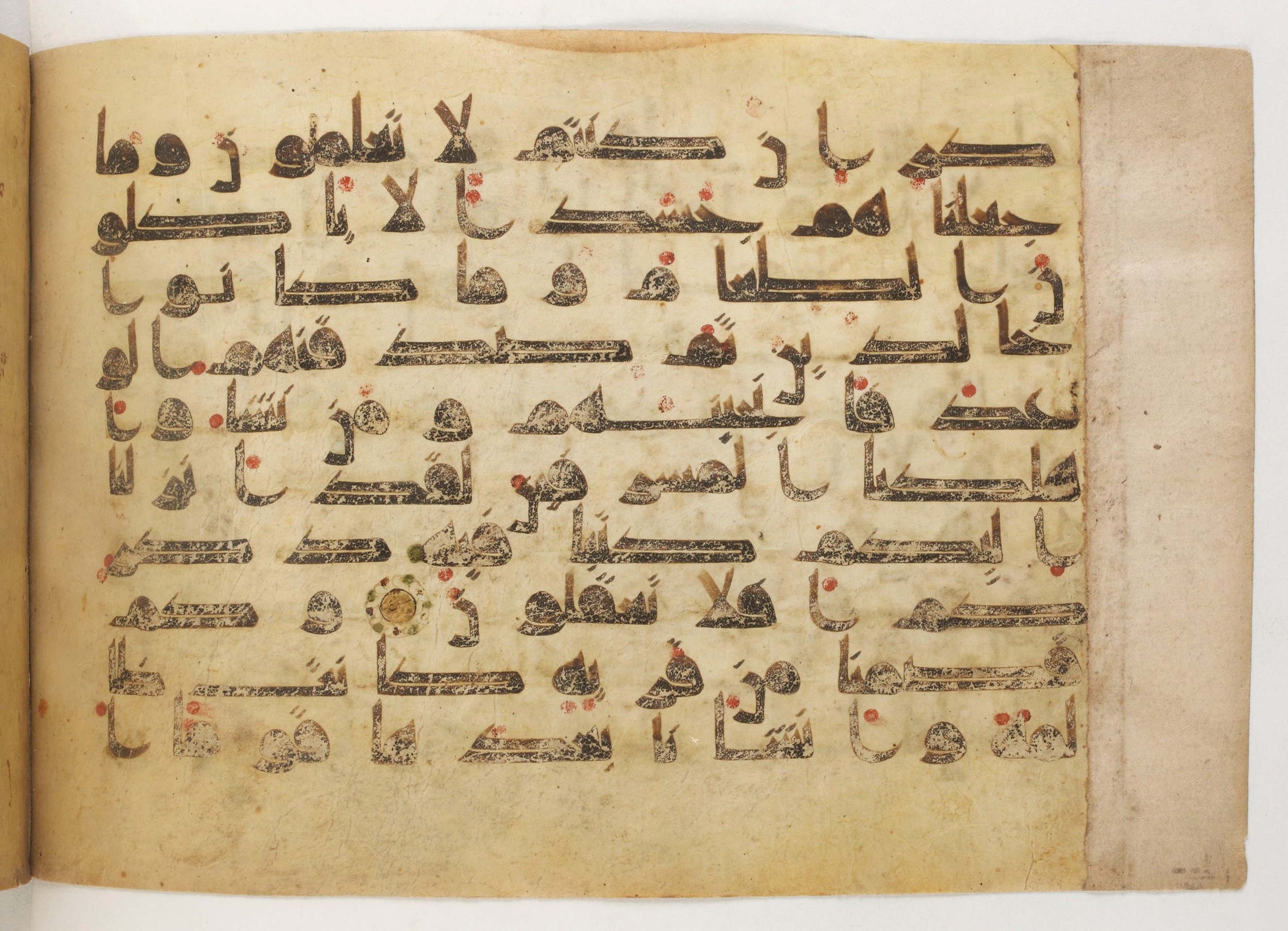 Paris, Bibliothèque nationale de France, Arabe 5179 (a), in Early Kufic (D.I) script, showing Surah 21:8 from Mid-8th to Mid-9th Century AD found in Fustat (Old Cairo), Egypt, currently housed at Bibliothèque nationale de France, Paris
