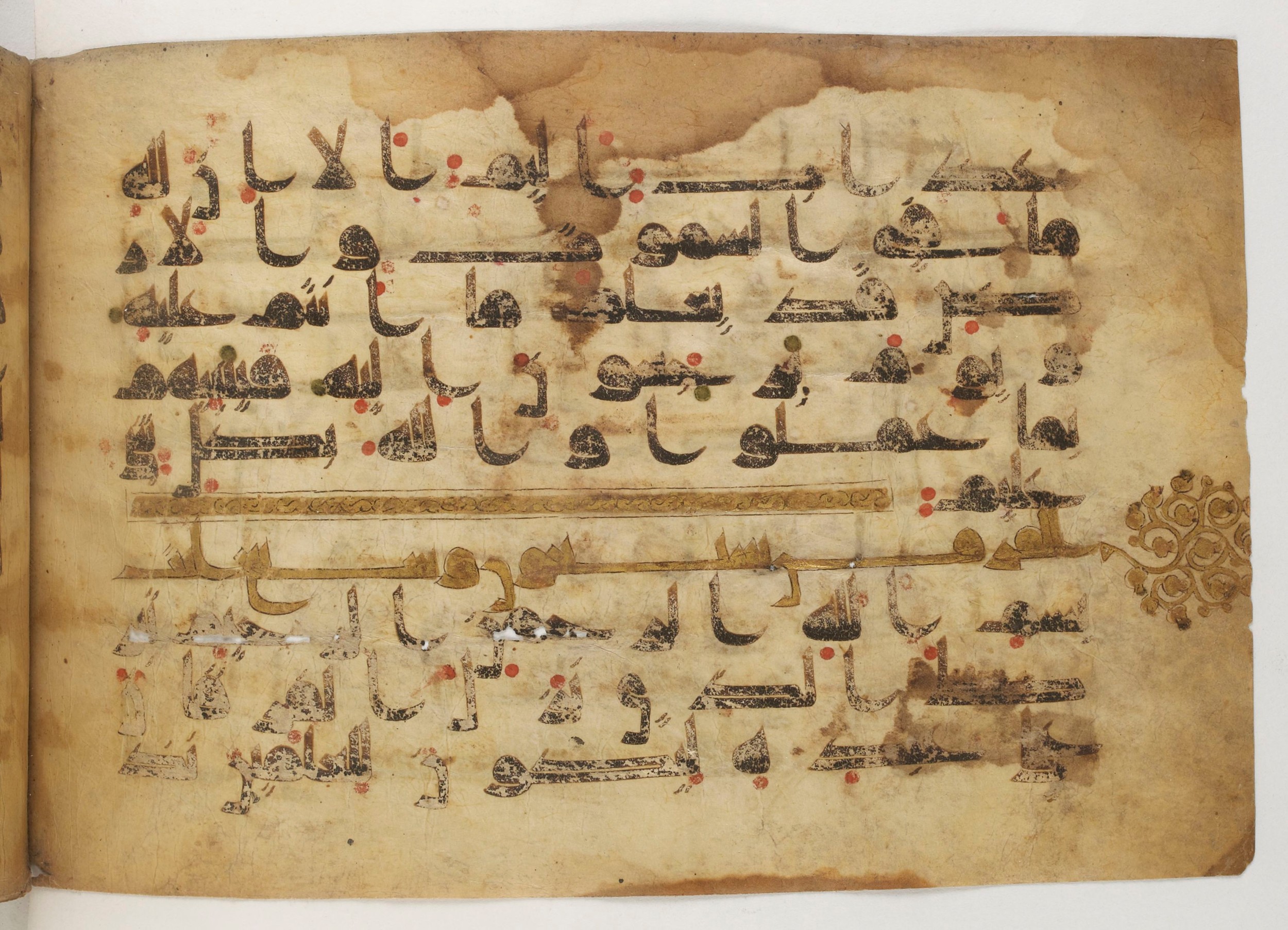 Paris, Bibliothèque nationale de France, Arabe 5179 (a), in Early Kufic (D.I) script, showing Surah 24:64 from Mid-8th to Mid-9th Century AD found in Fustat (Old Cairo), Egypt, currently housed at Bibliothèque nationale de France, Paris