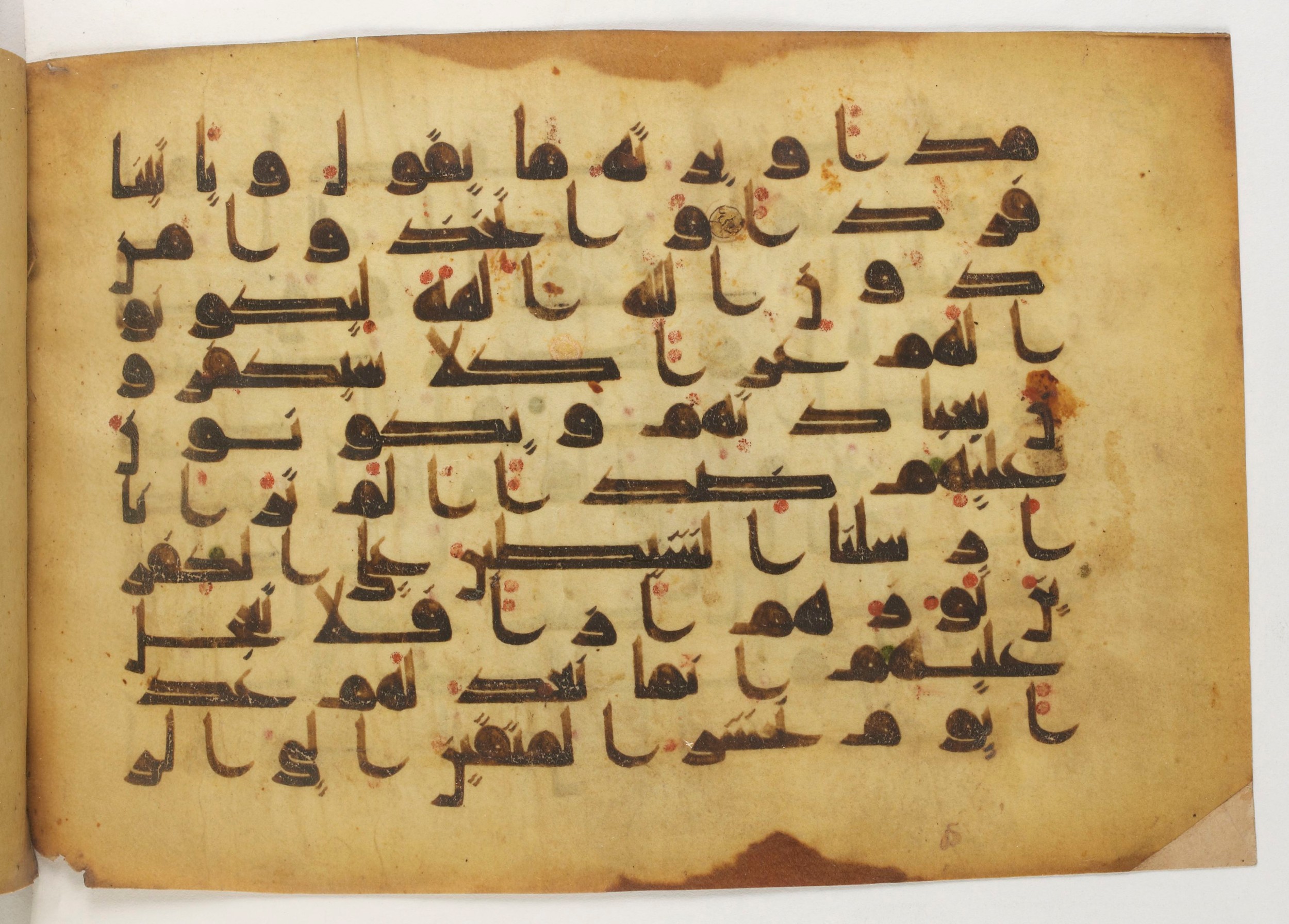 Paris, Bibliothèque nationale de France, Arabe 5179 (a), in Early Kufic (D.I) script, showing Surah 19:83 from Mid-8th to Mid-9th Century AD found in Fustat (Old Cairo), Egypt, currently housed at Bibliothèque nationale de France, Paris