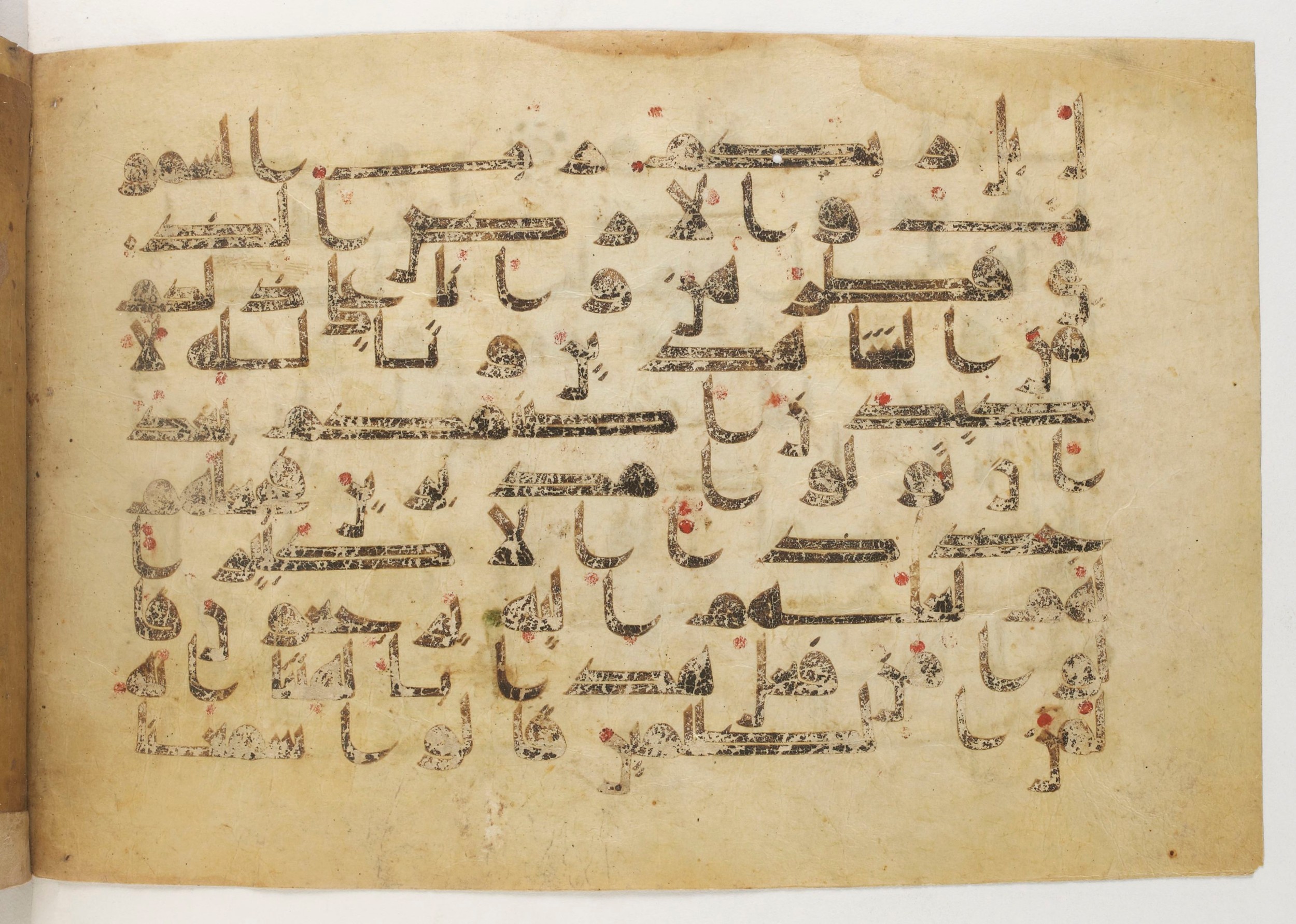 Paris, Bibliothèque nationale de France, Arabe 5179 (a), in Early Kufic (D.I) script, showing Surah 21:59 from Mid-8th to Mid-9th Century AD found in Fustat (Old Cairo), Egypt, currently housed at Bibliothèque nationale de France, Paris