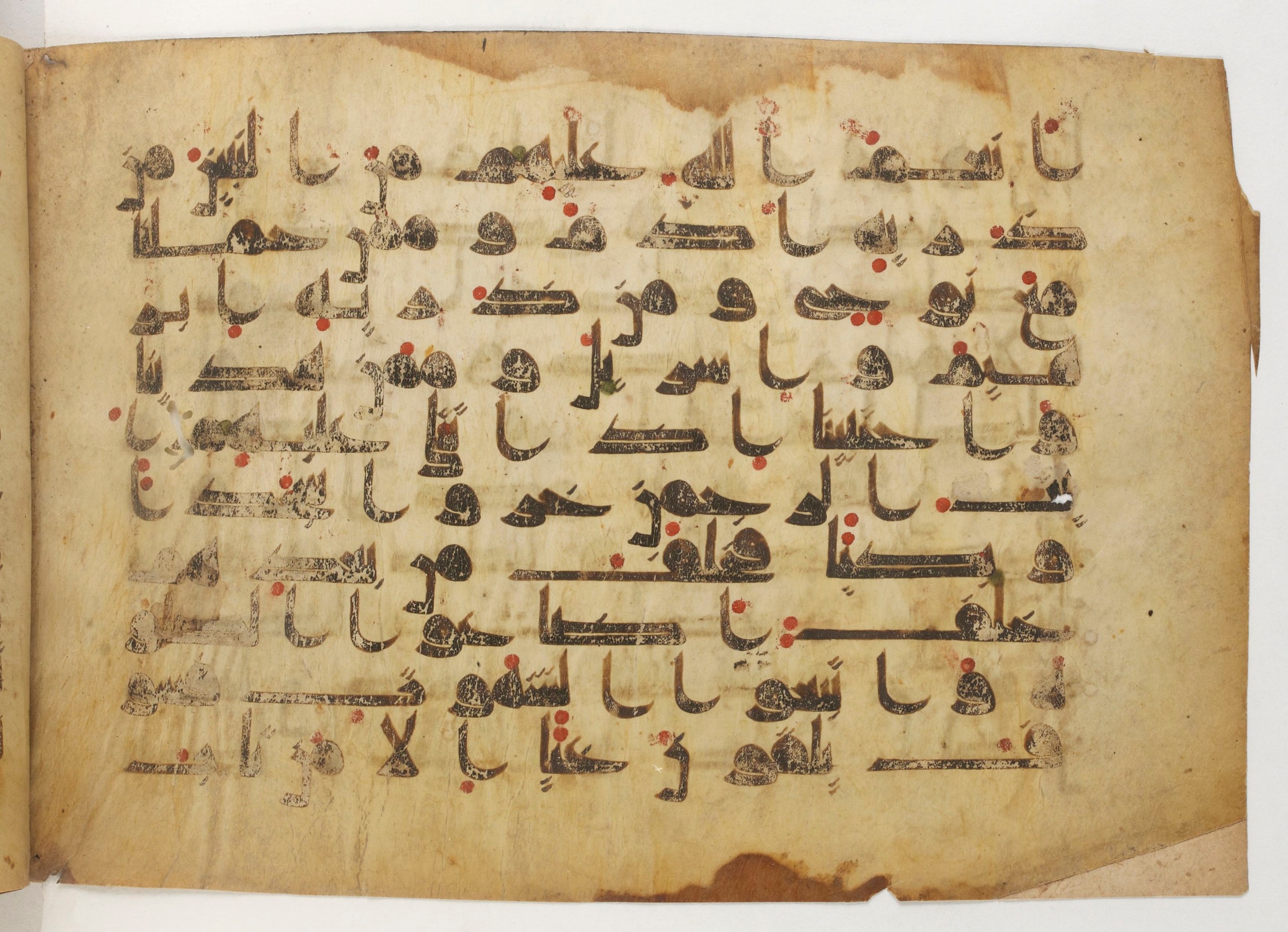 Paris, Bibliothèque nationale de France, Arabe 5179 (a), in Early Kufic (D.I) script, showing Surah 19:59 from Mid-8th to Mid-9th Century AD found in Fustat (Old Cairo), Egypt, currently housed at Bibliothèque nationale de France, Paris