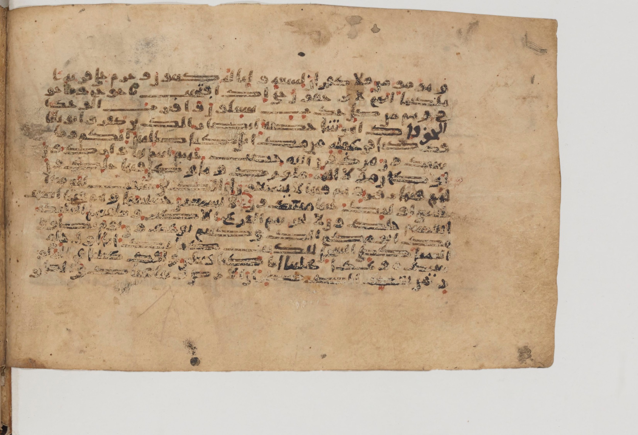 Paris, Bibliothèque nationale de France, Arabe 6002 (b), in Kufic E.I script, showing Surah 21:98 from Late 8th to Mid 9th Century AD found in Unknown (Charles Schefer Collection), currently housed at Bibliothèque nationale de France, Paris