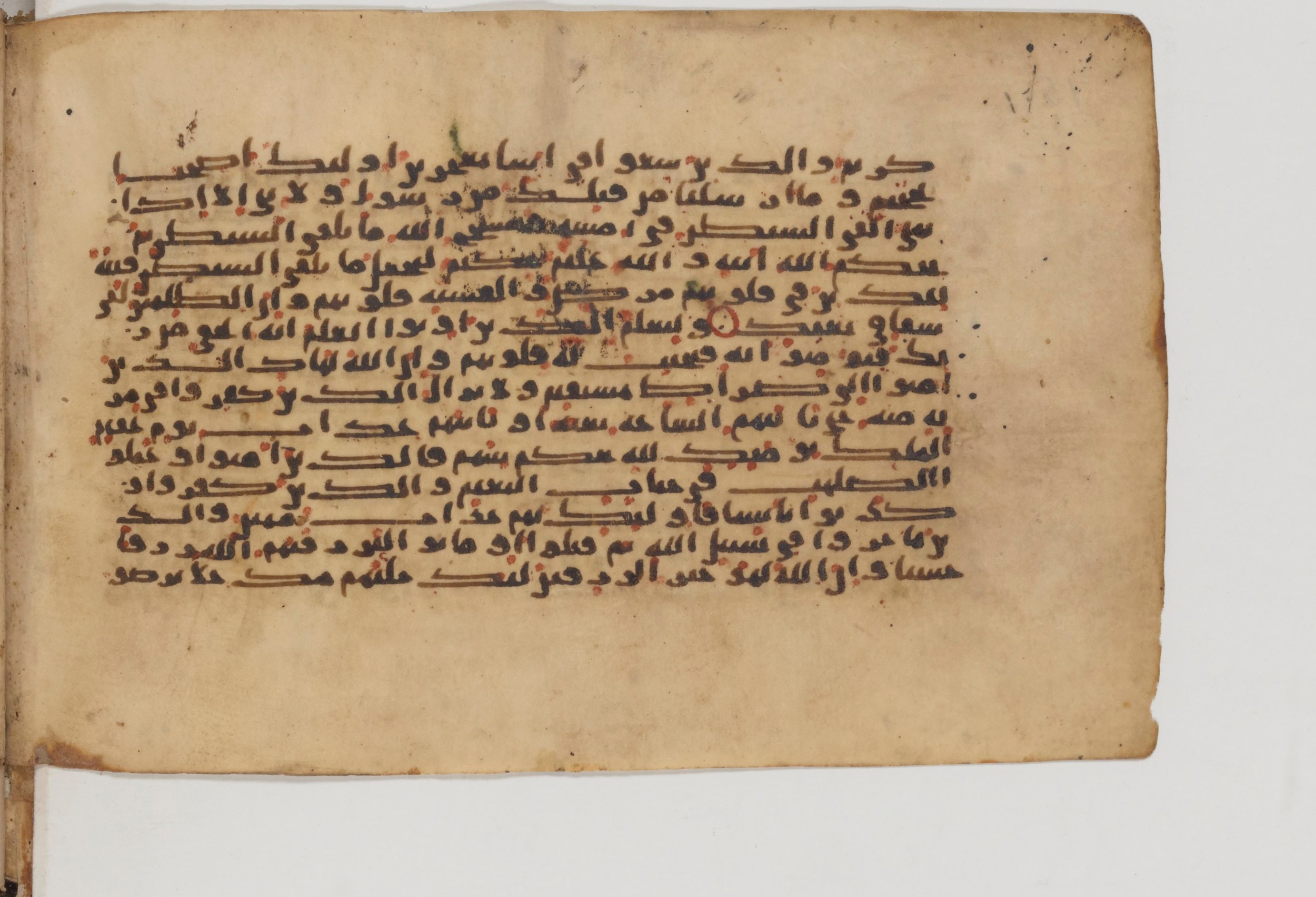 Paris, Bibliothèque nationale de France, Arabe 6002 (b), in Kufic E.I script, showing Surah 22:56 from Late 8th to Mid 9th Century AD found in Unknown (Charles Schefer Collection), currently housed at Bibliothèque nationale de France, Paris