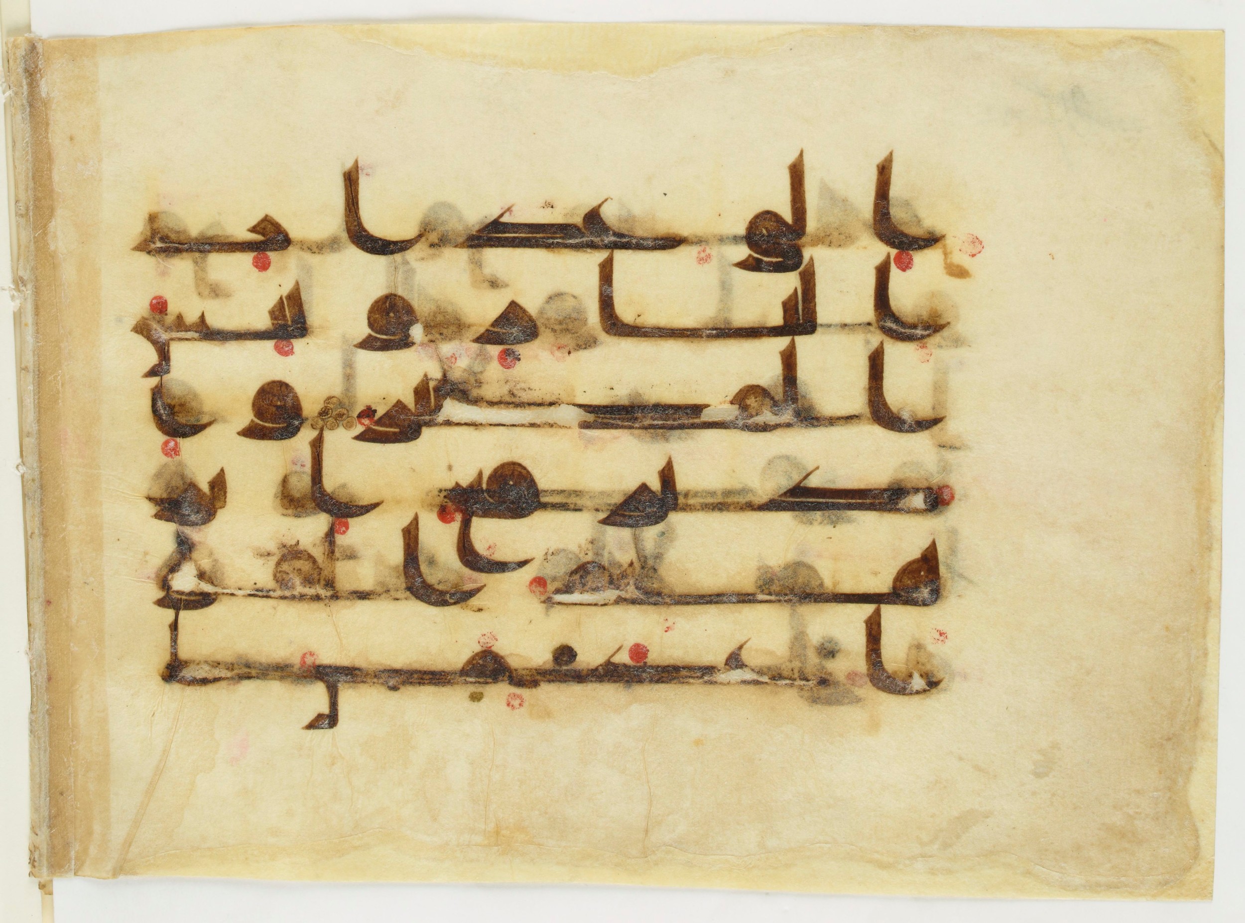 Paris, Bibliothèque nationale de France, Arabe 6140 (c) (Scan 1), in Kufic D.I script, showing Surah 2:127 from Mid 8th to Late 9th Century AD found in Umayyad Mosque (Qubbat al-Khazna), Damascus, Syria, currently housed at Bibliothèque nationale de France, Paris