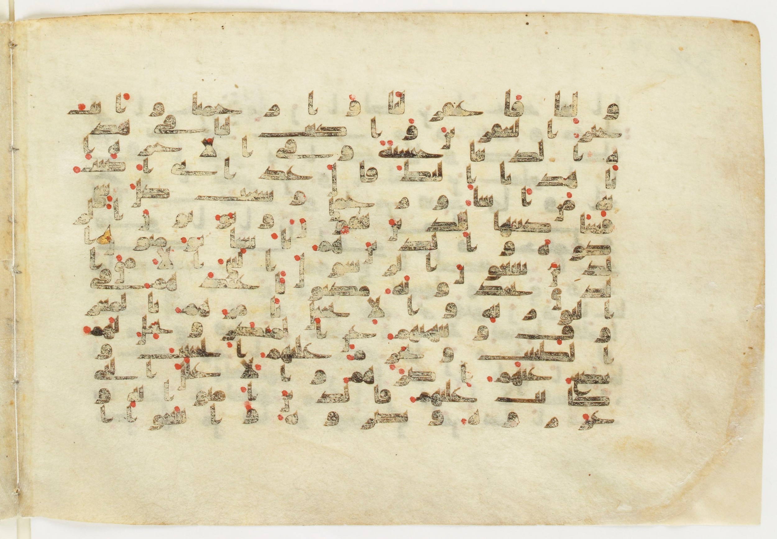 Paris, Bibliothèque nationale de France, Arabe 6140 (e), in kūfī B.II script, showing Surah 7:157 from Mid 8th to Late 9th Century AD found in Unknown, currently housed at Bibliothèque nationale de France, Paris