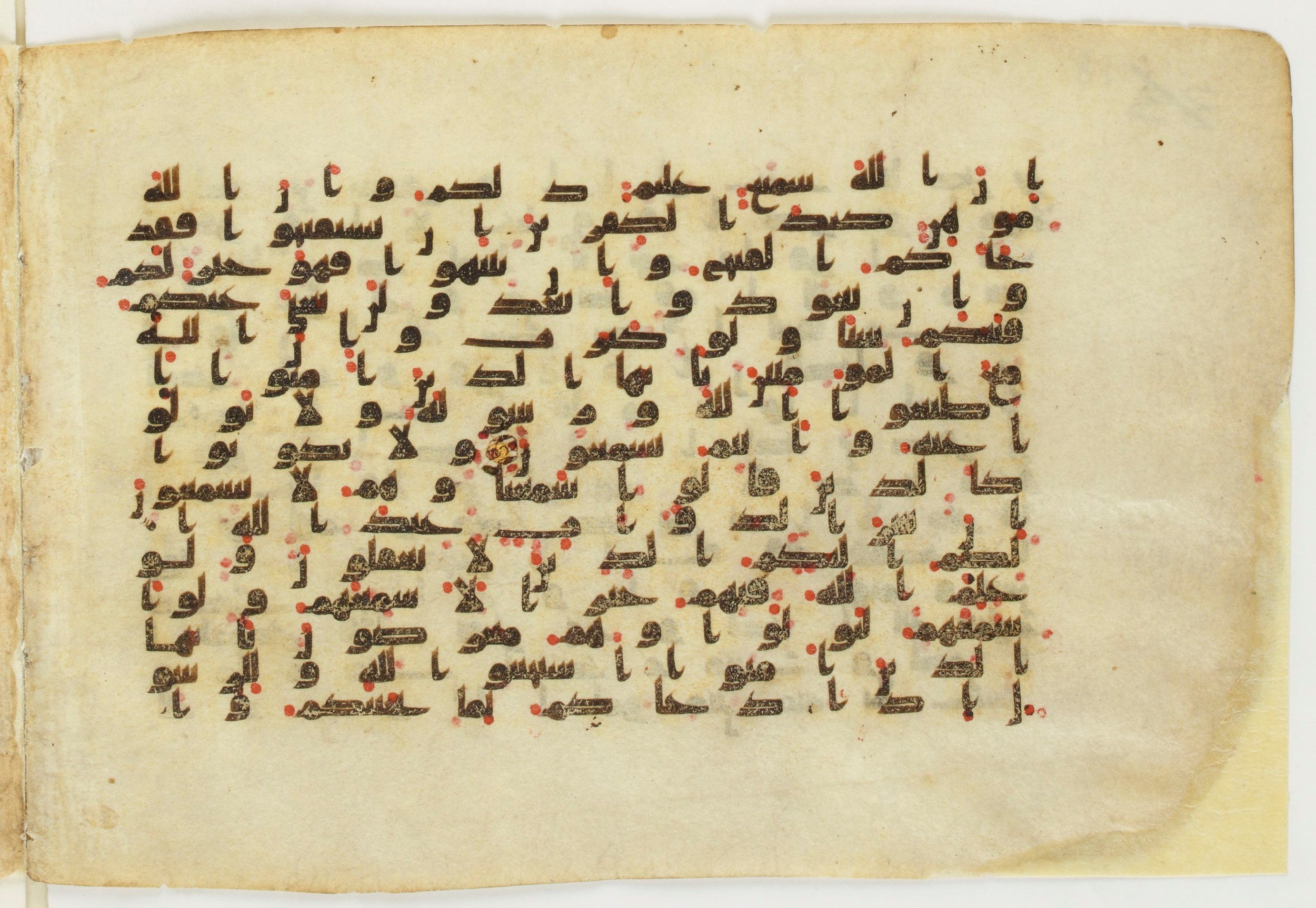 Paris, Bibliothèque nationale de France, Arabe 6140 (e), in kūfī B.II script, showing Surah 8:21 from Mid 8th to Late 9th Century AD found in Unknown, currently housed at Bibliothèque nationale de France, Paris