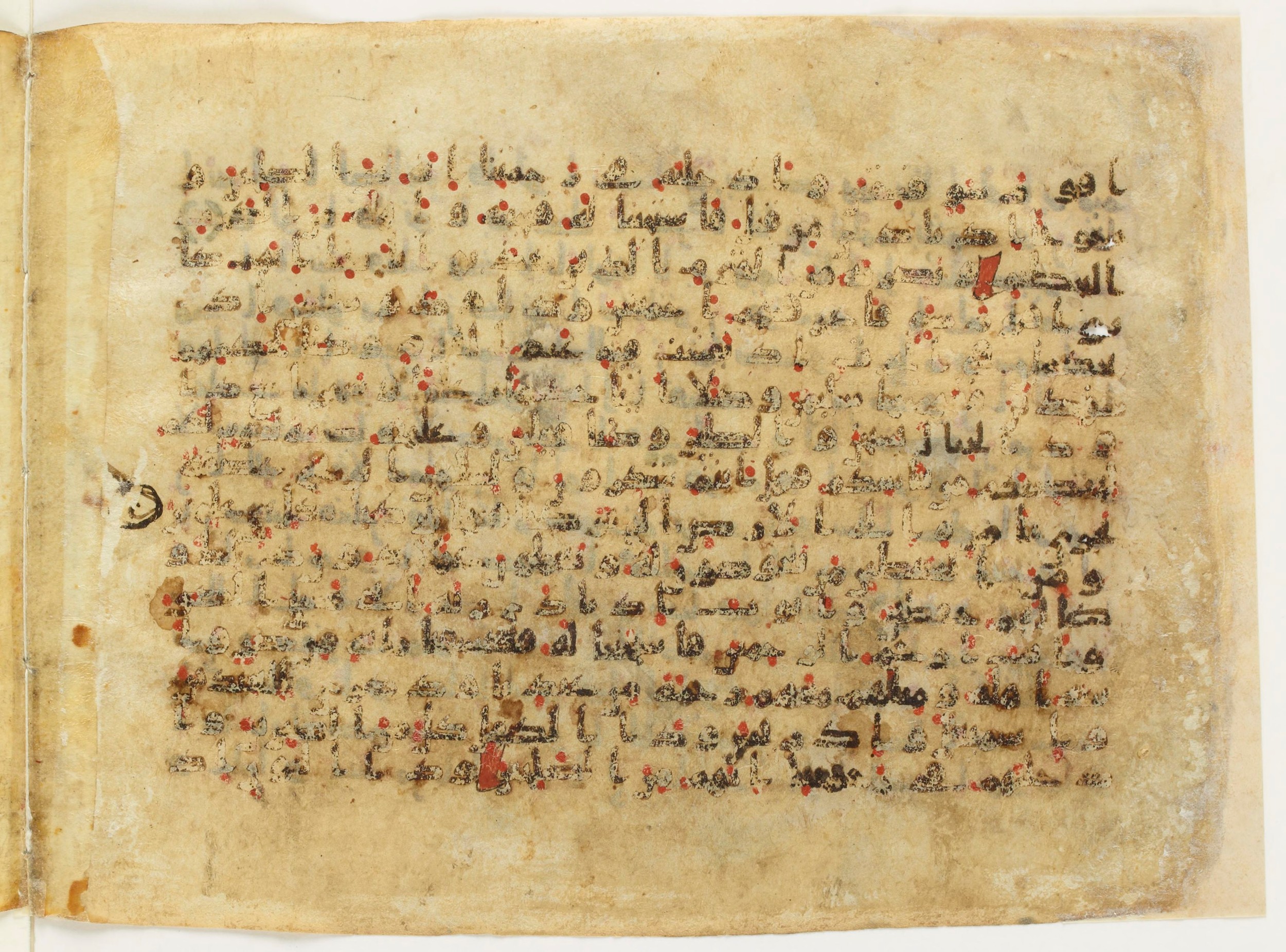 Paris, Bibliothèque nationale de France, Arabe 6140 (g), in Kufic B.Ib script, showing Surah 21:83 from 8th to 9th Century AD found in Unknown, currently housed at Bibliothèque nationale de France, Paris