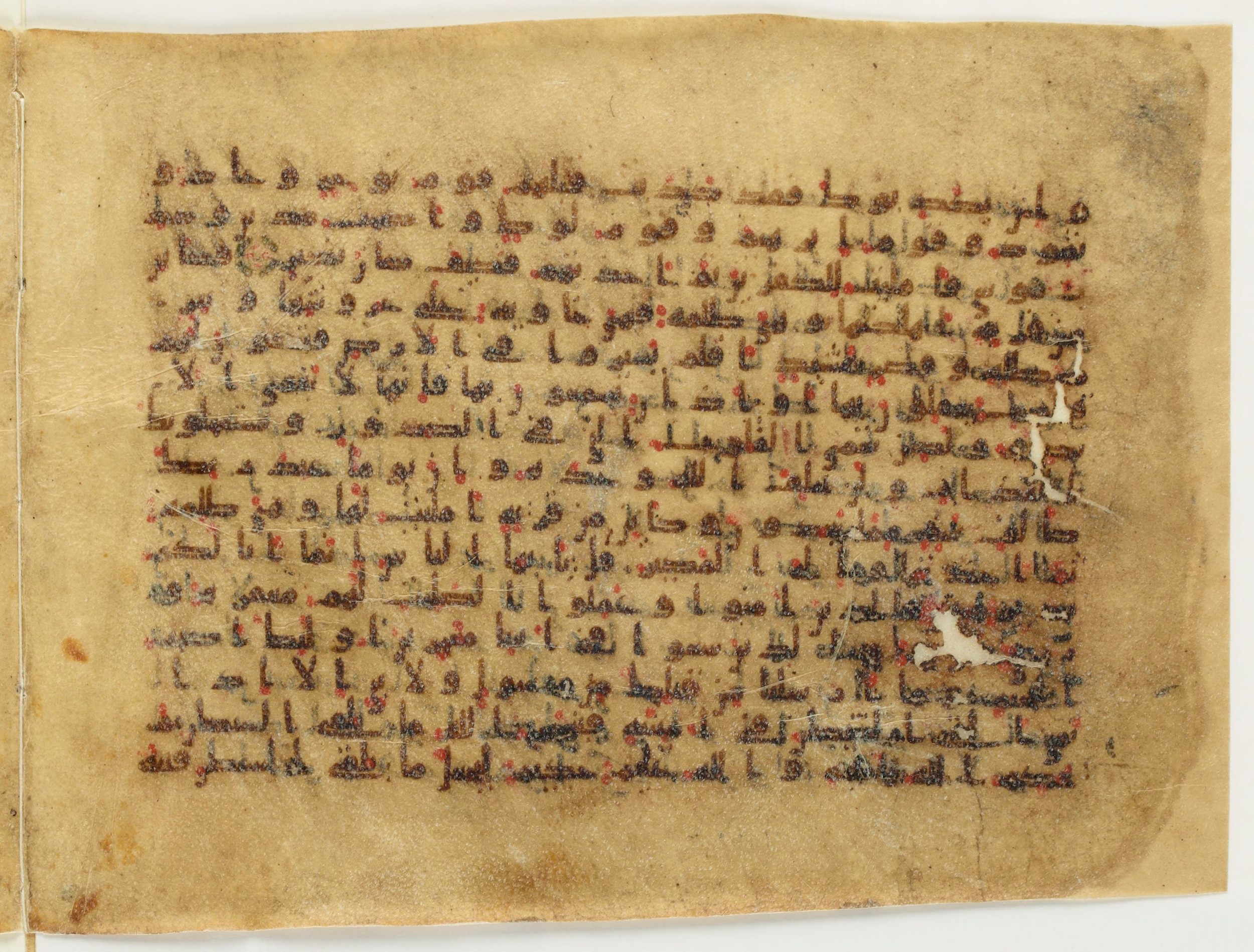 Paris, Bibliothèque nationale de France, Arabe 6140 (g), in Kufic B.Ib script, showing Surah 22:49 from 8th to 9th Century AD found in Unknown, currently housed at Bibliothèque nationale de France, Paris