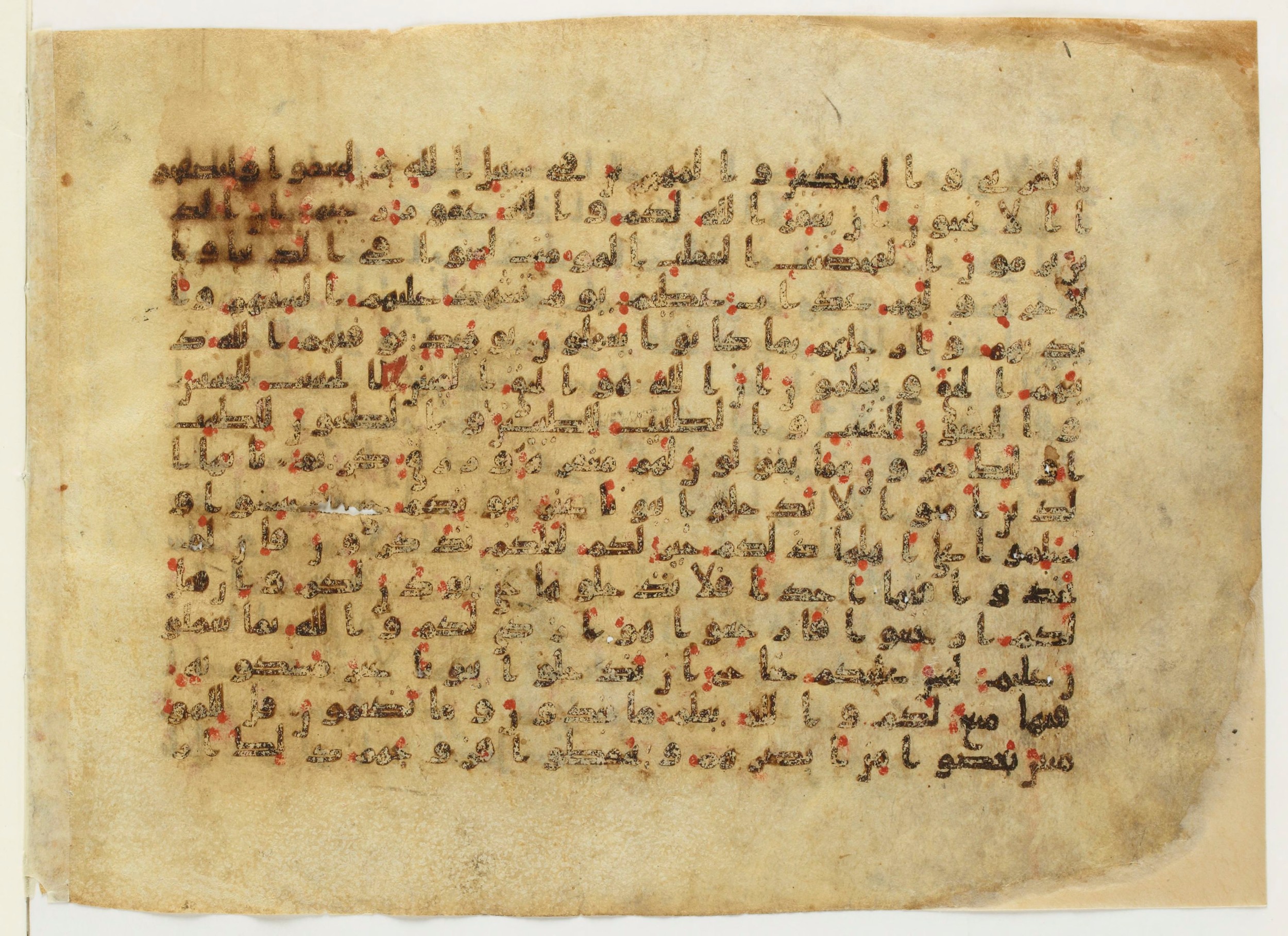 Paris, Bibliothèque nationale de France, Arabe 6140 (g) (Scan 2), in Kufic B.Ib script, showing Surah 24:22 from 8th to 9th Century AD found in Unknown, currently housed at Bibliothèque nationale de France, Paris