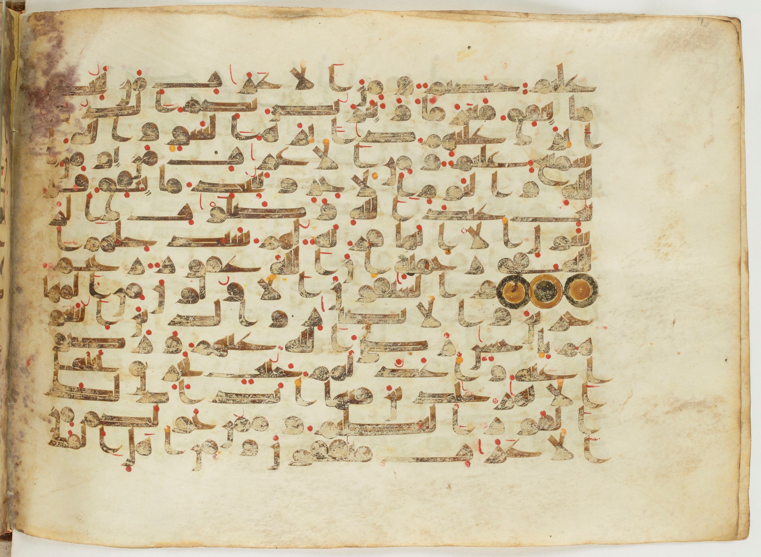 Paris, Bibliothèque nationale de France, Arabe 6982 (Scan 2), in Kufic B.II script, showing Surah 9:97 from Mid 8th to Late 9th Century AD found in Unknown (formerly in the Lyautey collection), currently housed at Bibliothèque nationale de France, Paris