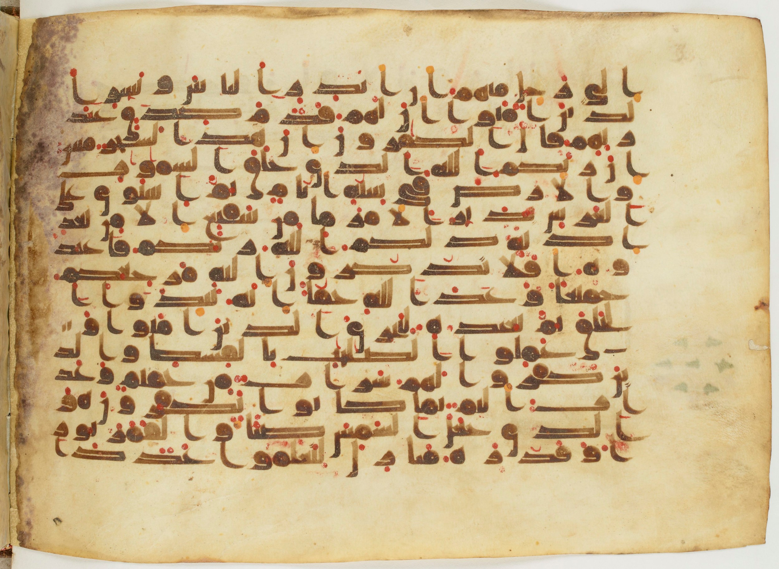 Paris, Bibliothèque nationale de France, Arabe 6982 (Scan 2), in Kufic B.II script, showing Surah 10:2 from Mid 8th to Late 9th Century AD found in Unknown (formerly in the Lyautey collection), currently housed at Bibliothèque nationale de France, Paris