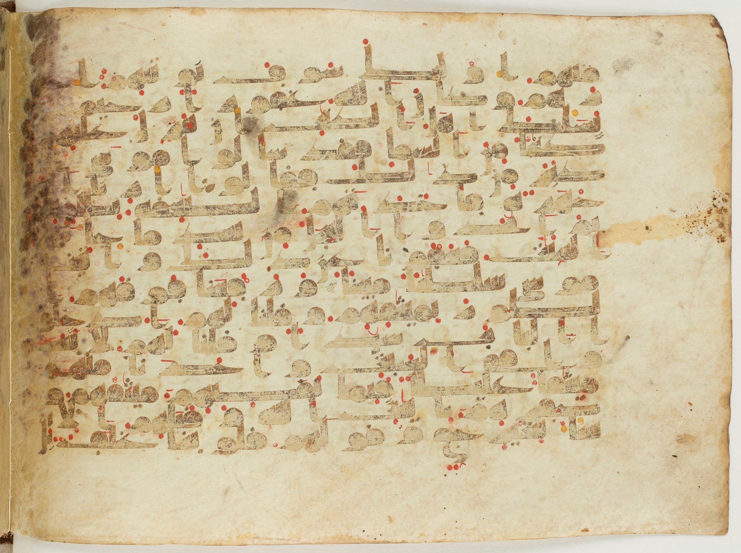 Paris, Bibliothèque nationale de France, Arabe 6982 (Scan 2), in Kufic B.II script, showing Surah 4:152 from Mid 8th to Late 9th Century AD found in Unknown (formerly in the Lyautey collection), currently housed at Bibliothèque nationale de France, Paris