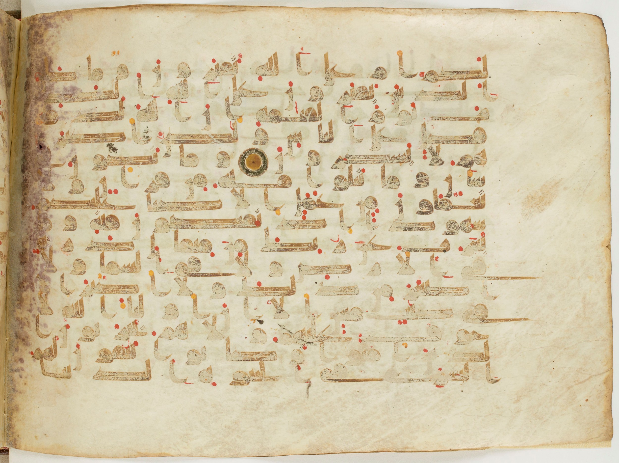 Paris, Bibliothèque nationale de France, Arabe 6982, in Kufic B.II script, showing Surah 10:63 from Mid 8th to Late 9th Century AD found in Unknown (formerly in the Lyautey collection), currently housed at Bibliothèque nationale de France, Paris