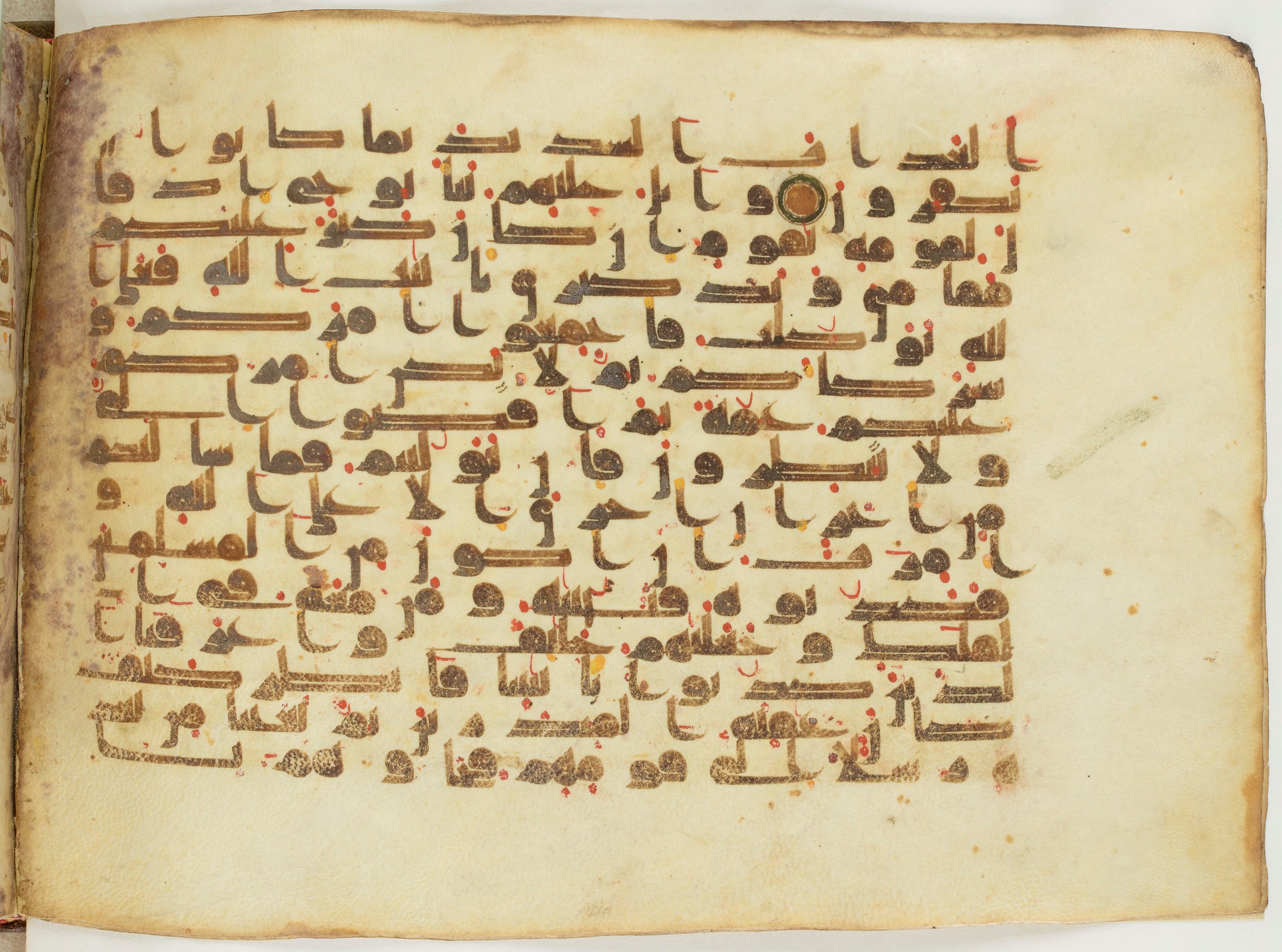 Paris, Bibliothèque nationale de France, Arabe 6982, in Kufic B.II script, showing Surah 10:72 from Mid 8th to Late 9th Century AD found in Unknown (formerly in the Lyautey collection), currently housed at Bibliothèque nationale de France, Paris