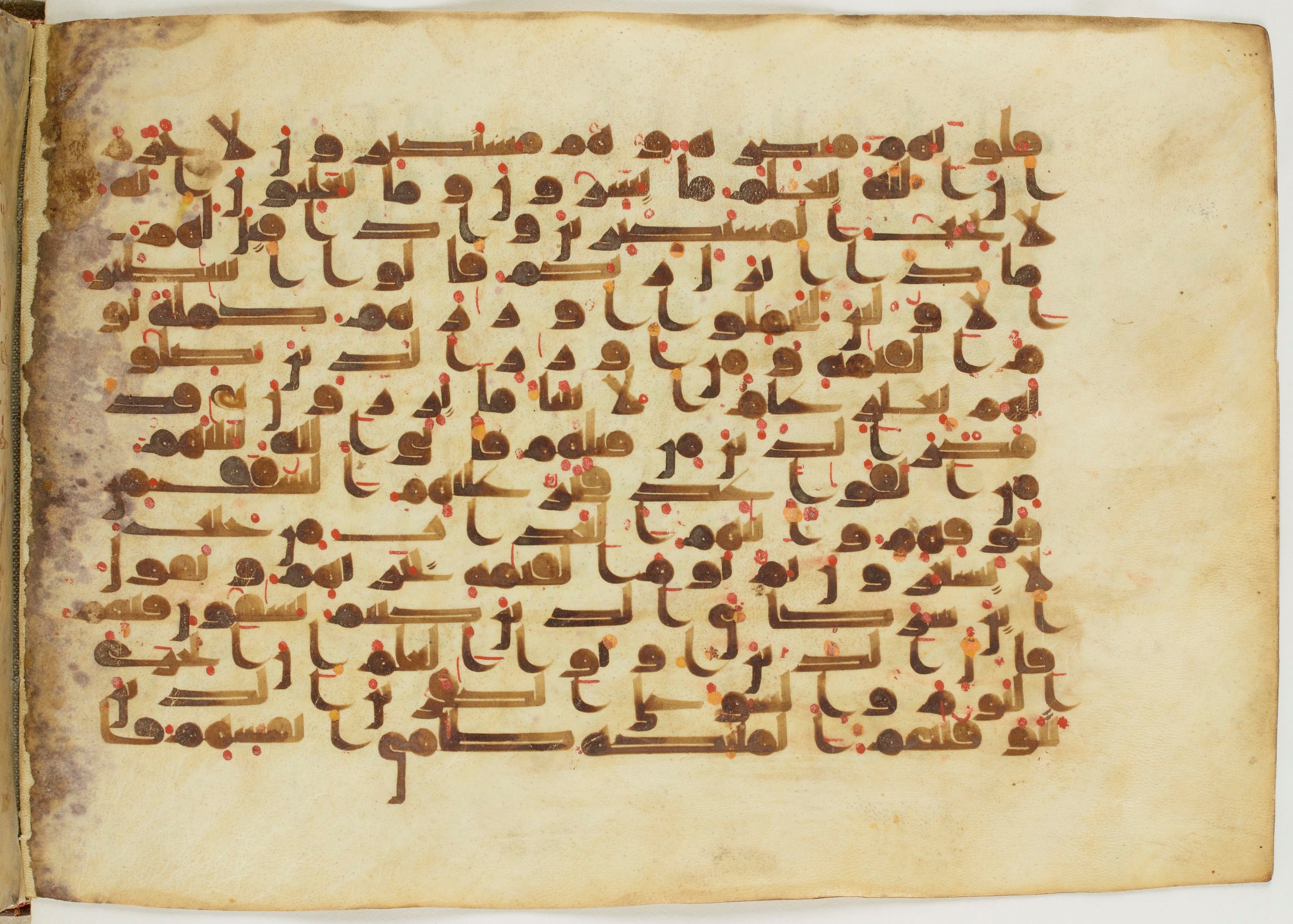Paris, Bibliothèque nationale de France, Arabe 6982 (Scan 1), in Kufic B.II script, showing Surah 16:28 from Mid 8th to Late 9th Century AD found in Unknown (formerly in the Lyautey collection), currently housed at Bibliothèque nationale de France, Paris