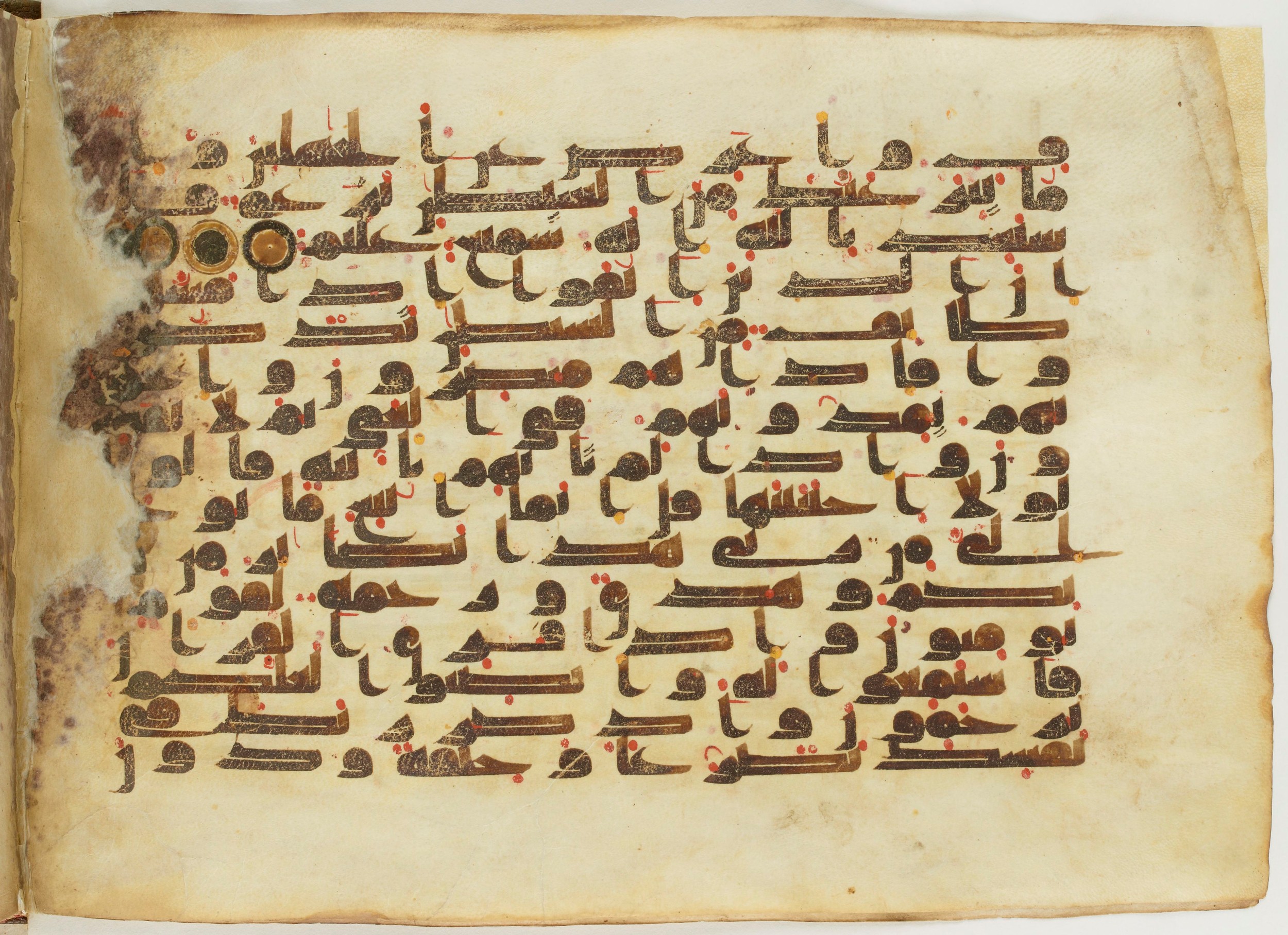 Paris, Bibliothèque nationale de France, Arabe 6982, in Kufic B.II script, showing Surah 7:201 from Mid 8th to Late 9th Century AD found in Unknown (formerly in the Lyautey collection), currently housed at Bibliothèque nationale de France, Paris