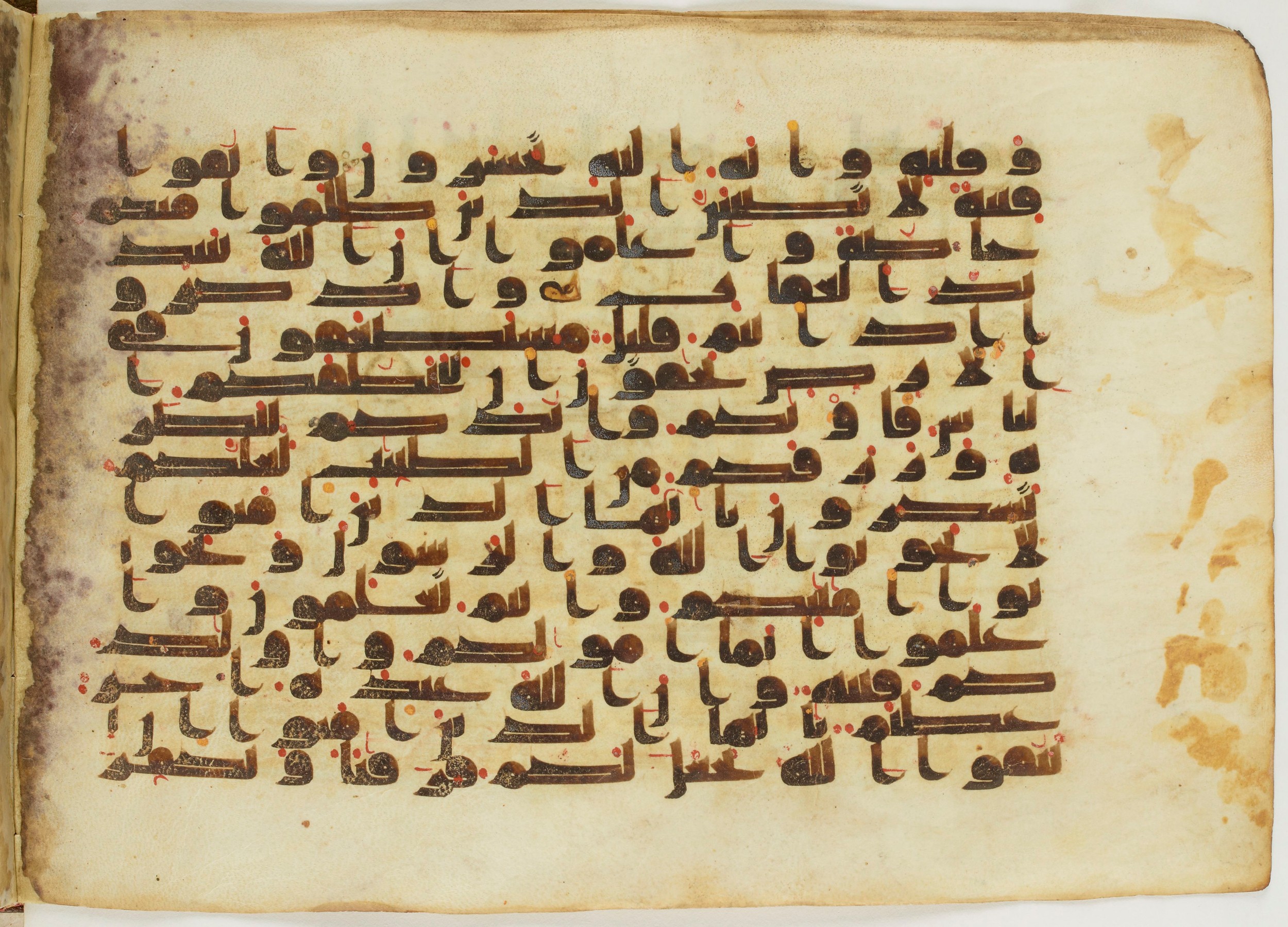 Paris, Bibliothèque nationale de France, Arabe 6982, in Kufic B.II script, showing Surah 8:28 from Mid 8th to Late 9th Century AD found in Unknown (formerly in the Lyautey collection), currently housed at Bibliothèque nationale de France, Paris