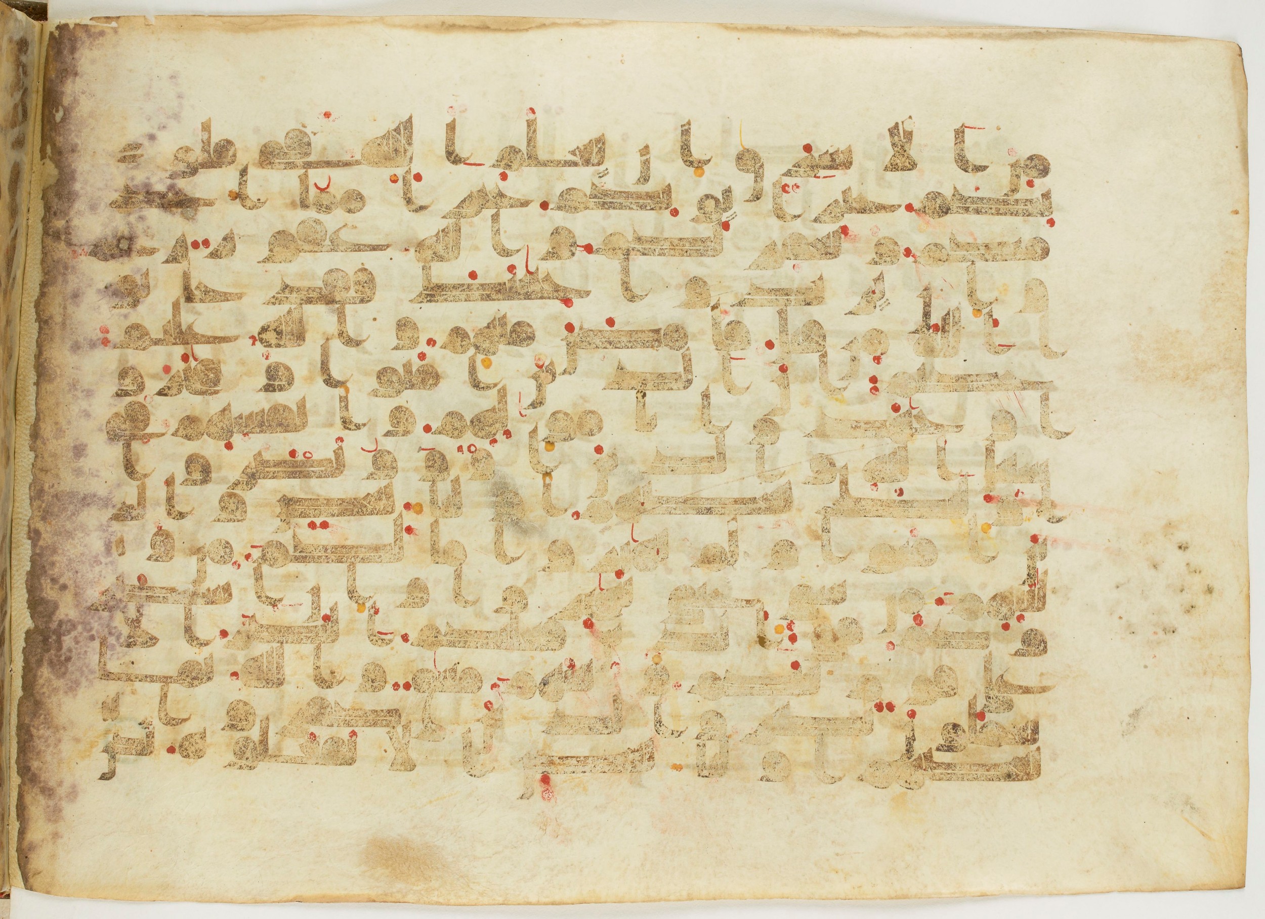 Paris, Bibliothèque nationale de France, Arabe 6982, in Kufic B.II script, showing Surah 8:71 from Mid 8th to Late 9th Century AD found in Unknown (formerly in the Lyautey collection), currently housed at Bibliothèque nationale de France, Paris