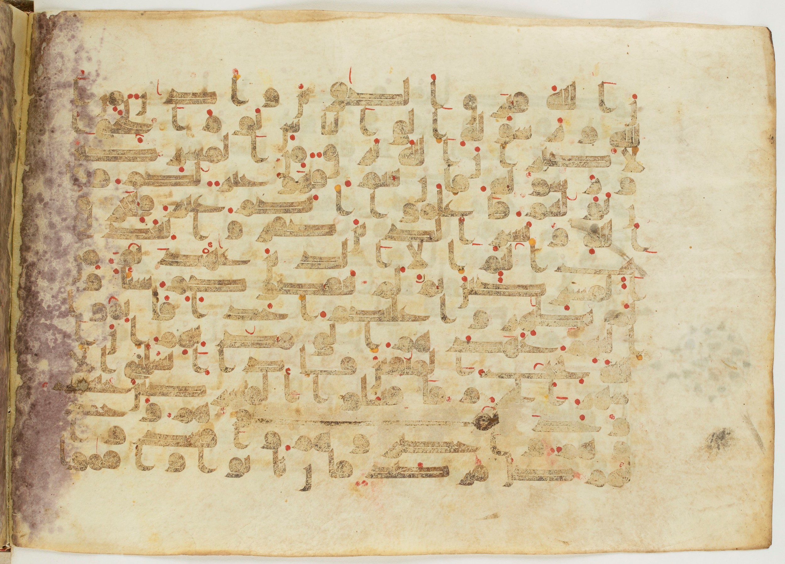 Paris, Bibliothèque nationale de France, Arabe 6982 (Scan 2), in Kufic B.II script, showing Surah 9:2 from Mid 8th to Late 9th Century AD found in Unknown (formerly in the Lyautey collection), currently housed at Bibliothèque nationale de France, Paris