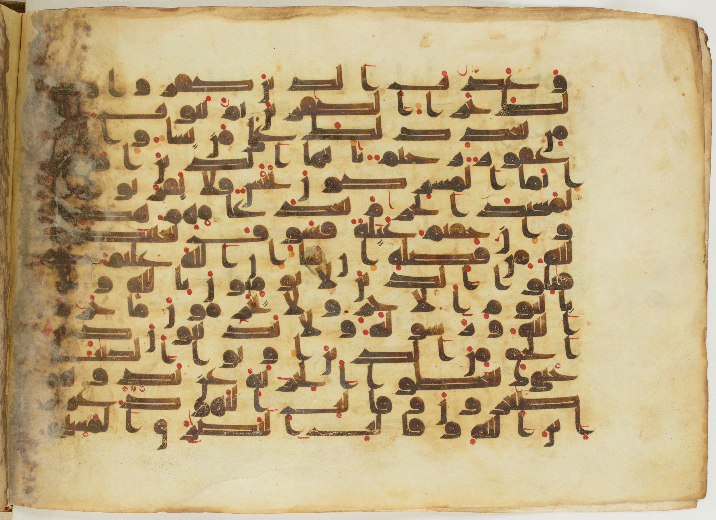 Paris, Bibliothèque nationale de France, Arabe 6982, in Kufic B.II script, showing Surah 9:29 from Mid 8th to Late 9th Century AD found in Unknown (formerly in the Lyautey collection), currently housed at Bibliothèque nationale de France, Paris