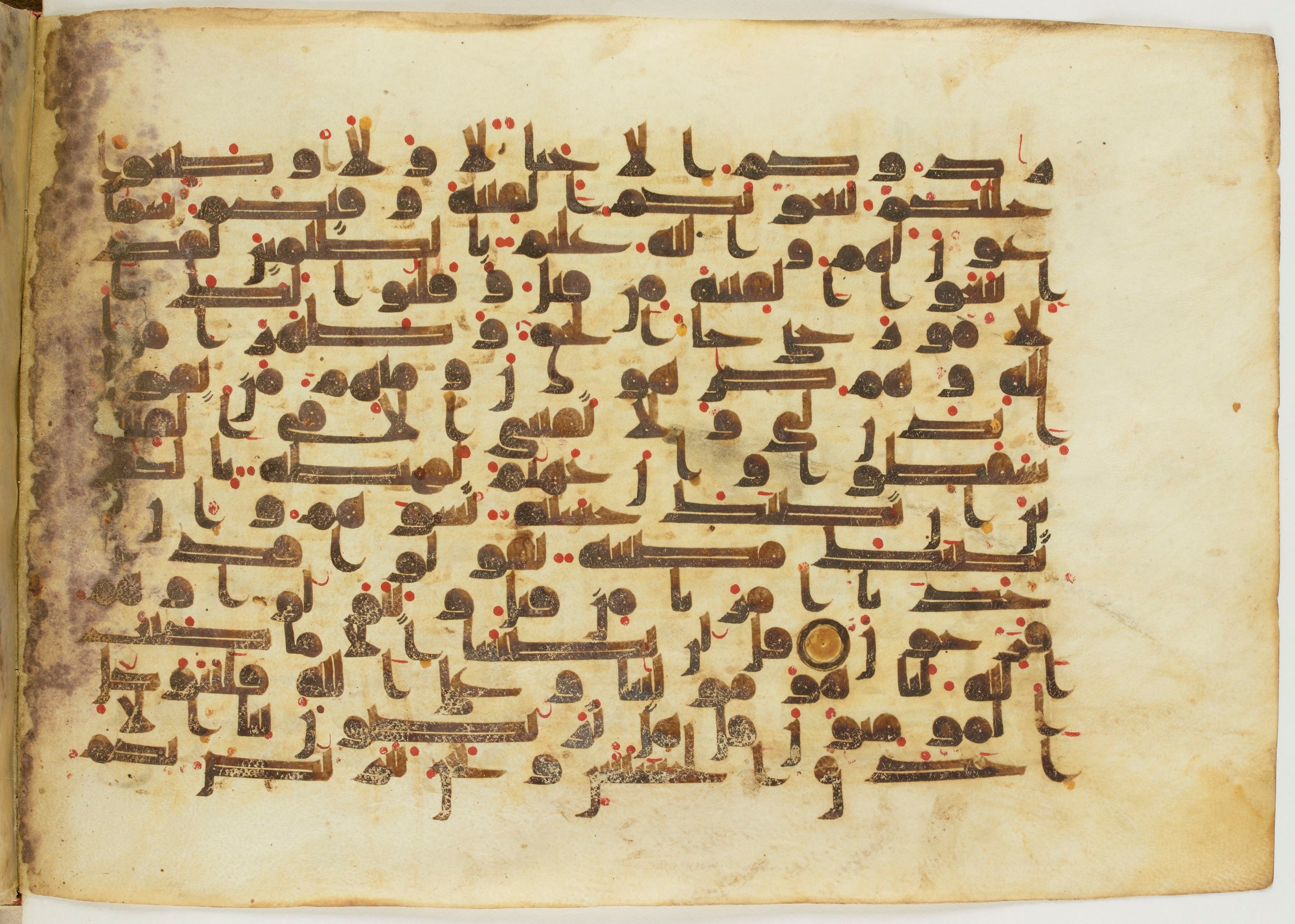 Paris, Bibliothèque nationale de France, Arabe 6982, in Kufic B.II script, showing Surah 9:49 from Mid 8th to Late 9th Century AD found in Unknown (formerly in the Lyautey collection), currently housed at Bibliothèque nationale de France, Paris