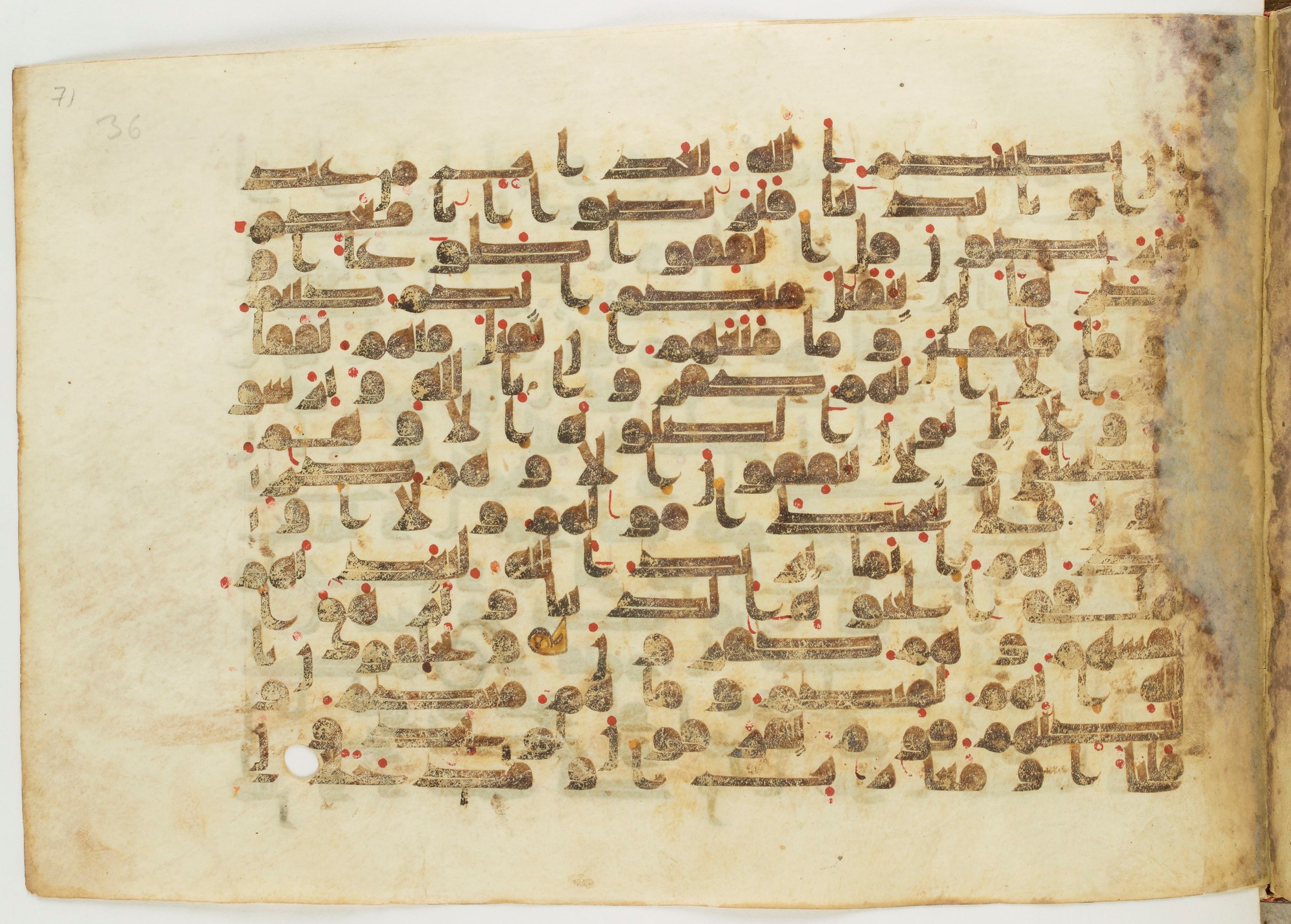 Paris, Bibliothèque nationale de France, Arabe 6982, in Kufic B.II script, showing Surah 9:56 from Mid 8th to Late 9th Century AD found in Unknown (formerly in the Lyautey collection), currently housed at Bibliothèque nationale de France, Paris