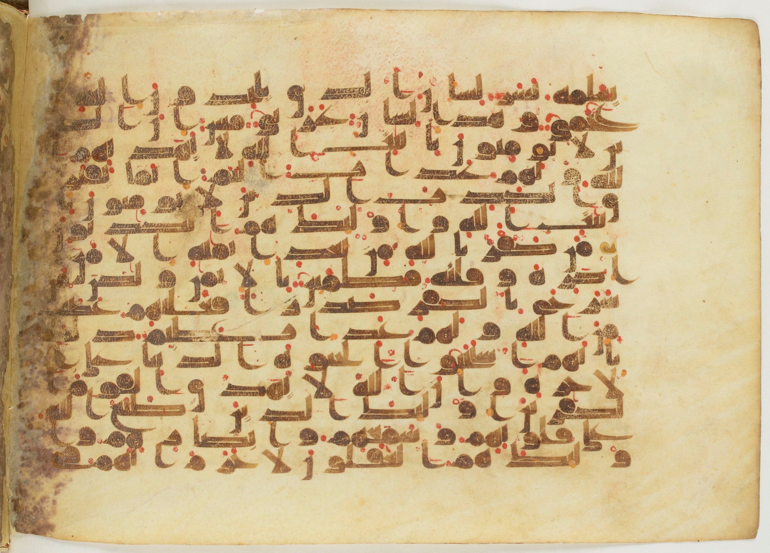 Paris, Bibliothèque nationale de France, Arabe 6982, in Kufic B.II script, showing Surah 16:104 from Mid 8th to Late 9th Century AD found in Unknown (formerly in the Lyautey collection), currently housed at Bibliothèque nationale de France, Paris