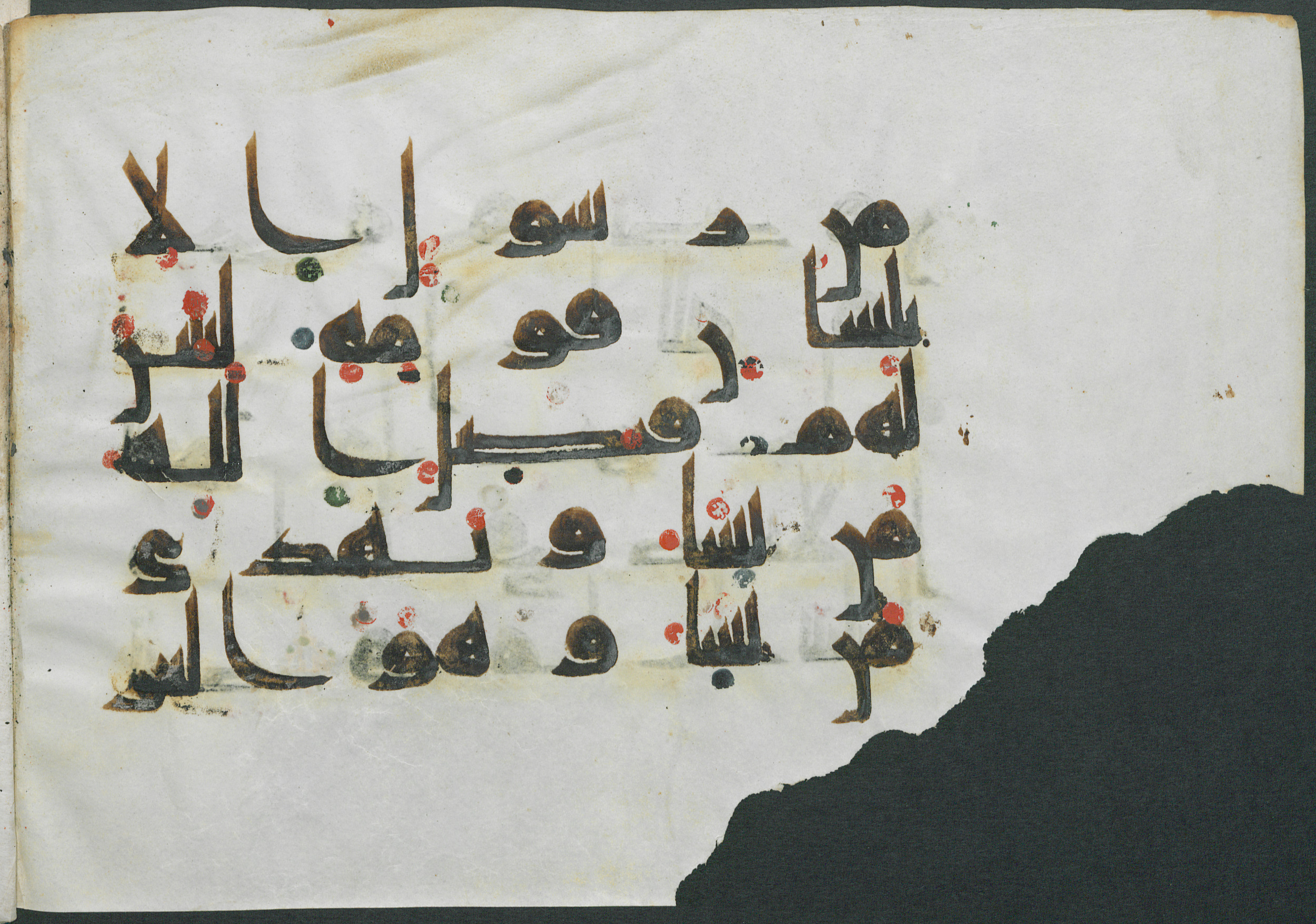 Gotha, Forschungsbibliothek Gotha, Ms. orient. A 446 (Scan 1), in Kūfī D.III script, showing Surah 14:4 from Mid 8th to Late 9th Century AD found in Mosque of 'Amr ibn al-'As (Al-Jami' al-Atiq), Fustat (Old Cairo), Egypt, currently housed at Forschungsbibliothek Gotha, Gotha, Germany