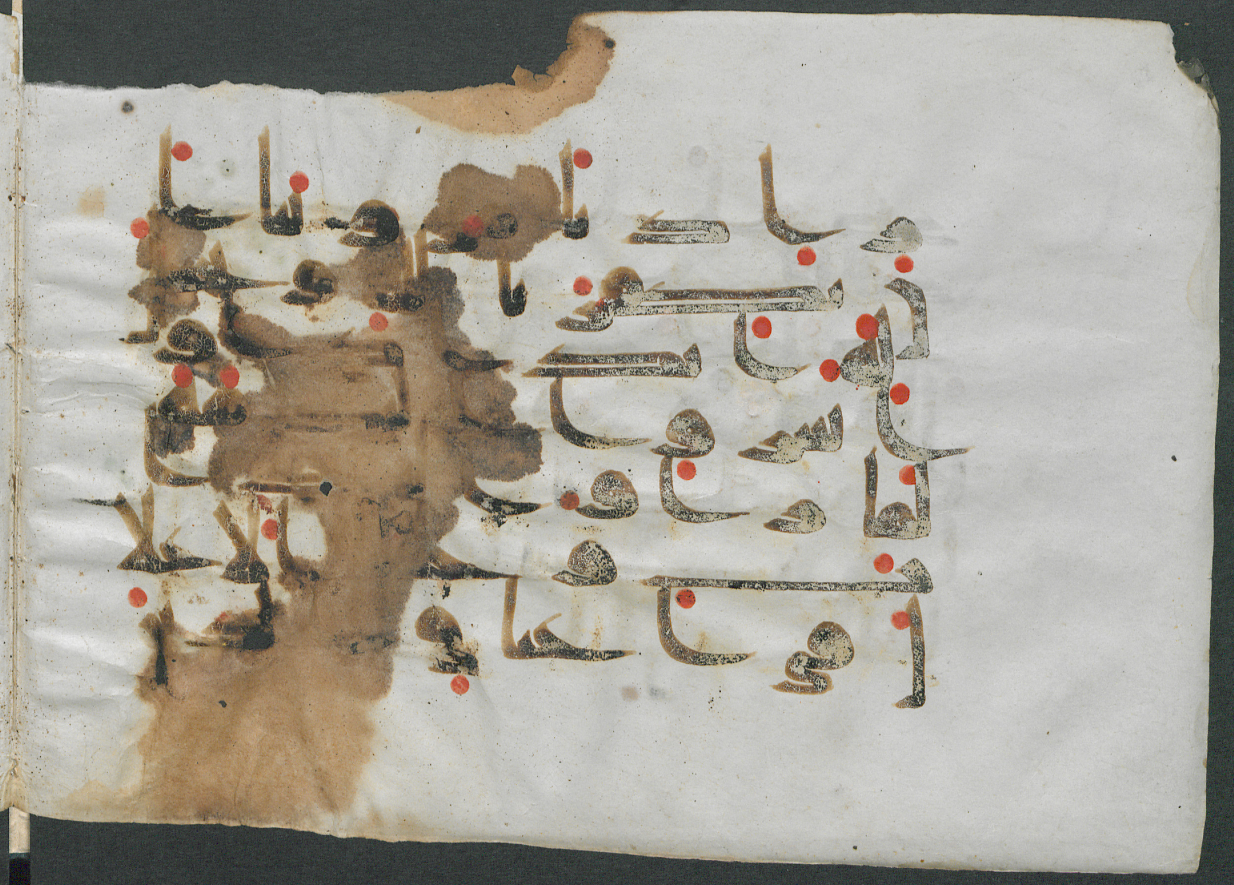 Gotha Ms. orient. A 457 (Scan 2), in kūfī D script, showing Surah 34:33 from Mid 8th to Late 9th Century AD found in Unknown, currently housed at Forschungsbibliothek Gotha, Gotha, Germany