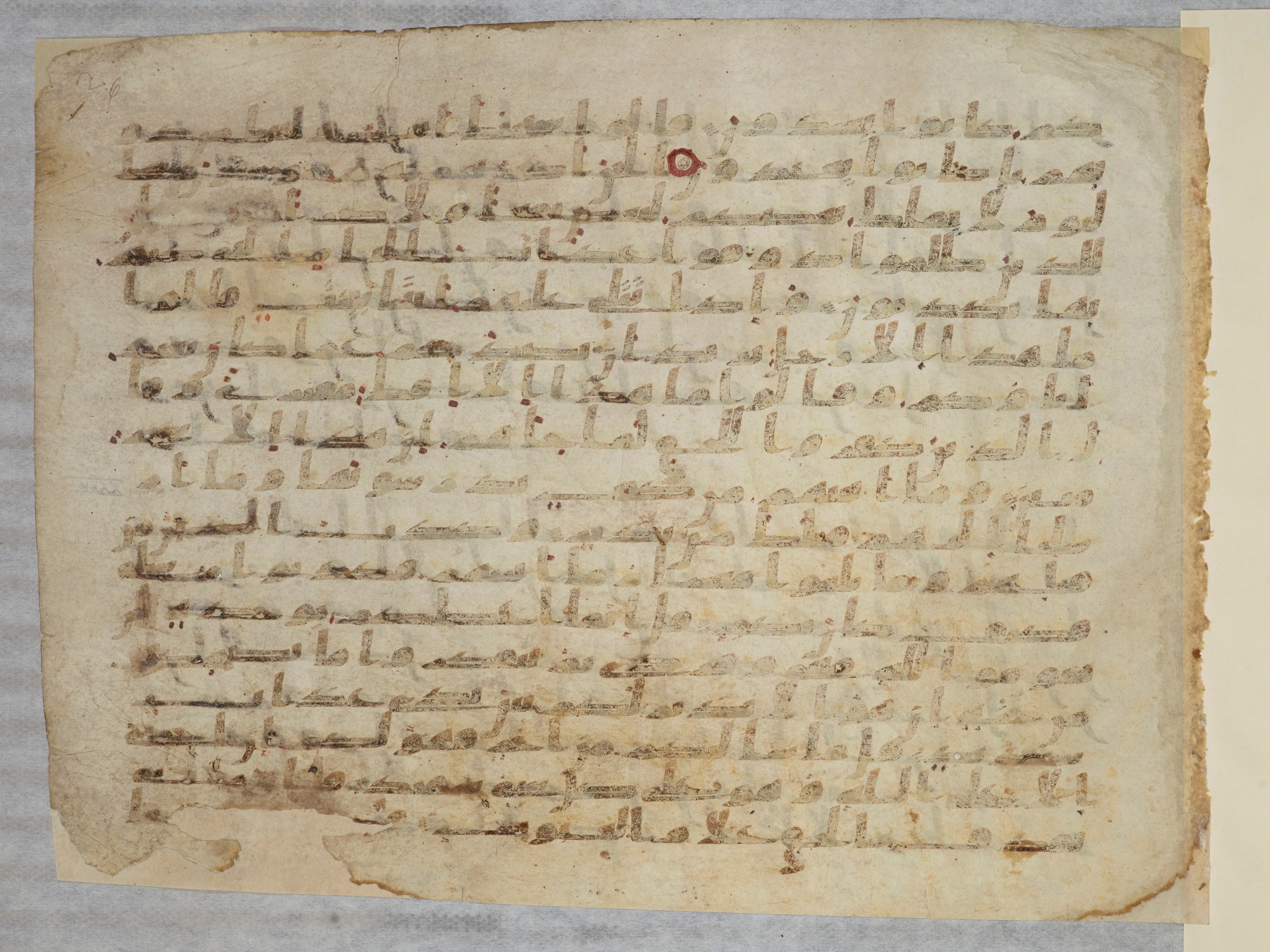 Paris, Bibliothèque nationale de France, Arabe 334 (a) (Scan 2), in Kufic C I b (with Hijazi tendencies) script, showing Surah 34:46 from 8th to 9th Century AD found in Fustat (Old Cairo), Egypt, currently housed at Bibliothèque nationale de France, Paris