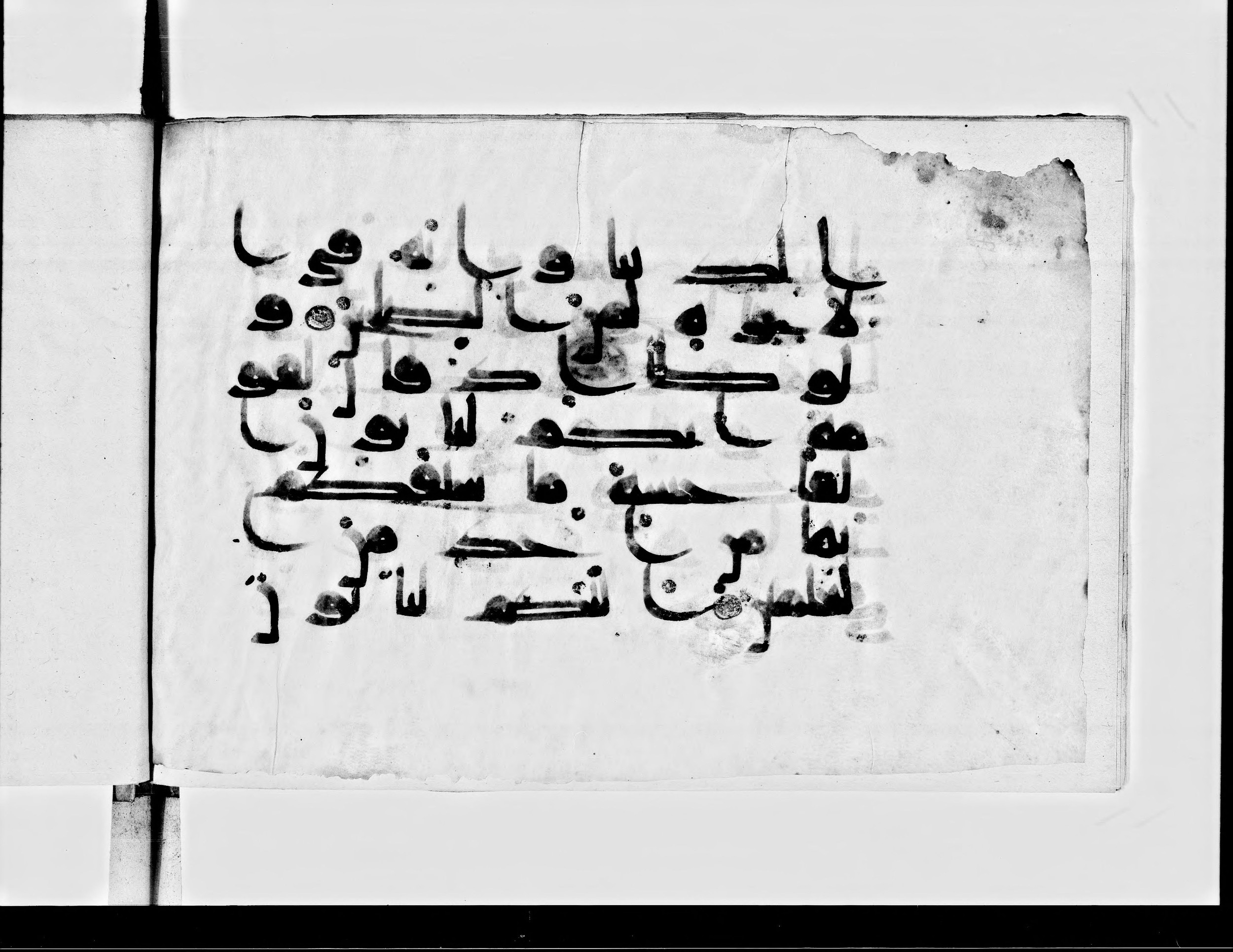 Paris, Bibliothèque nationale de France, Arabe 360 (b), in Kufic D script, showing Surah 29:28 from Mid 8th to Late 9th Century AD found in Fustat (Old Cairo), Egypt, currently housed at Bibliothèque nationale de France, Paris